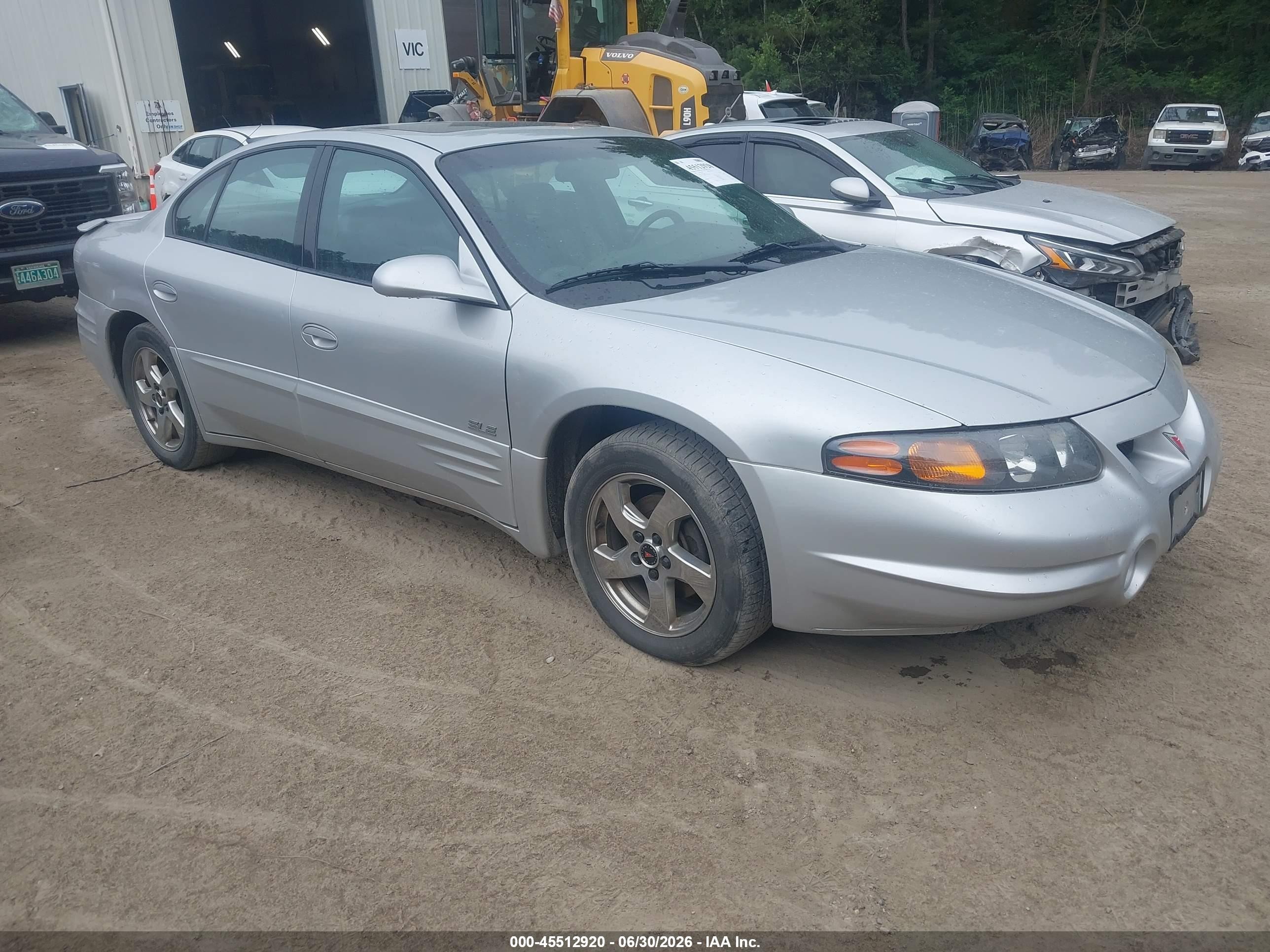 2002 Pontiac Bonneville SLE, VIN 1G2HY54K224122248 — Normal wear