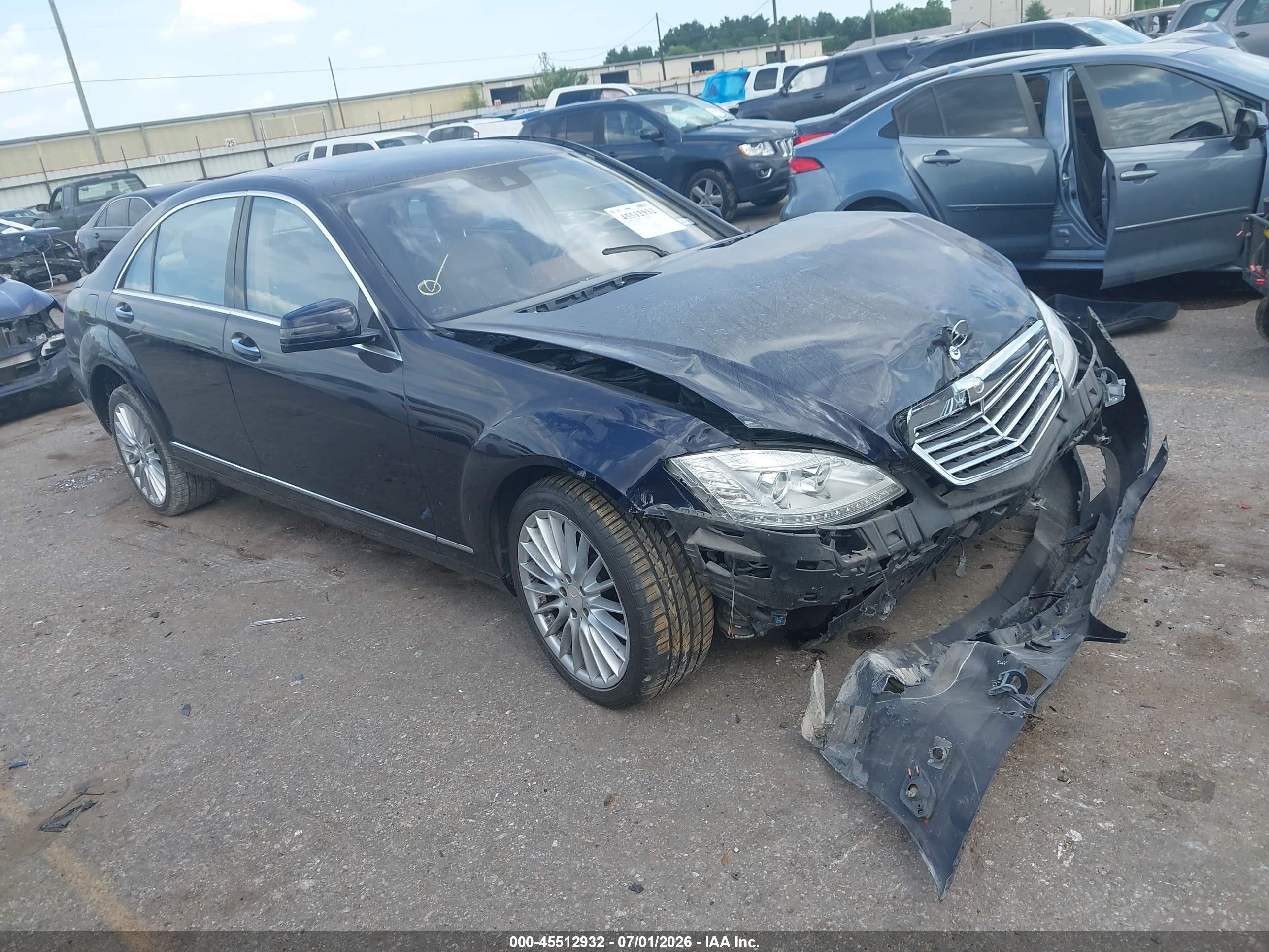 2010 Mercedes-Benz S 550, VIN WDDNG8GB9AA304565 — Front end