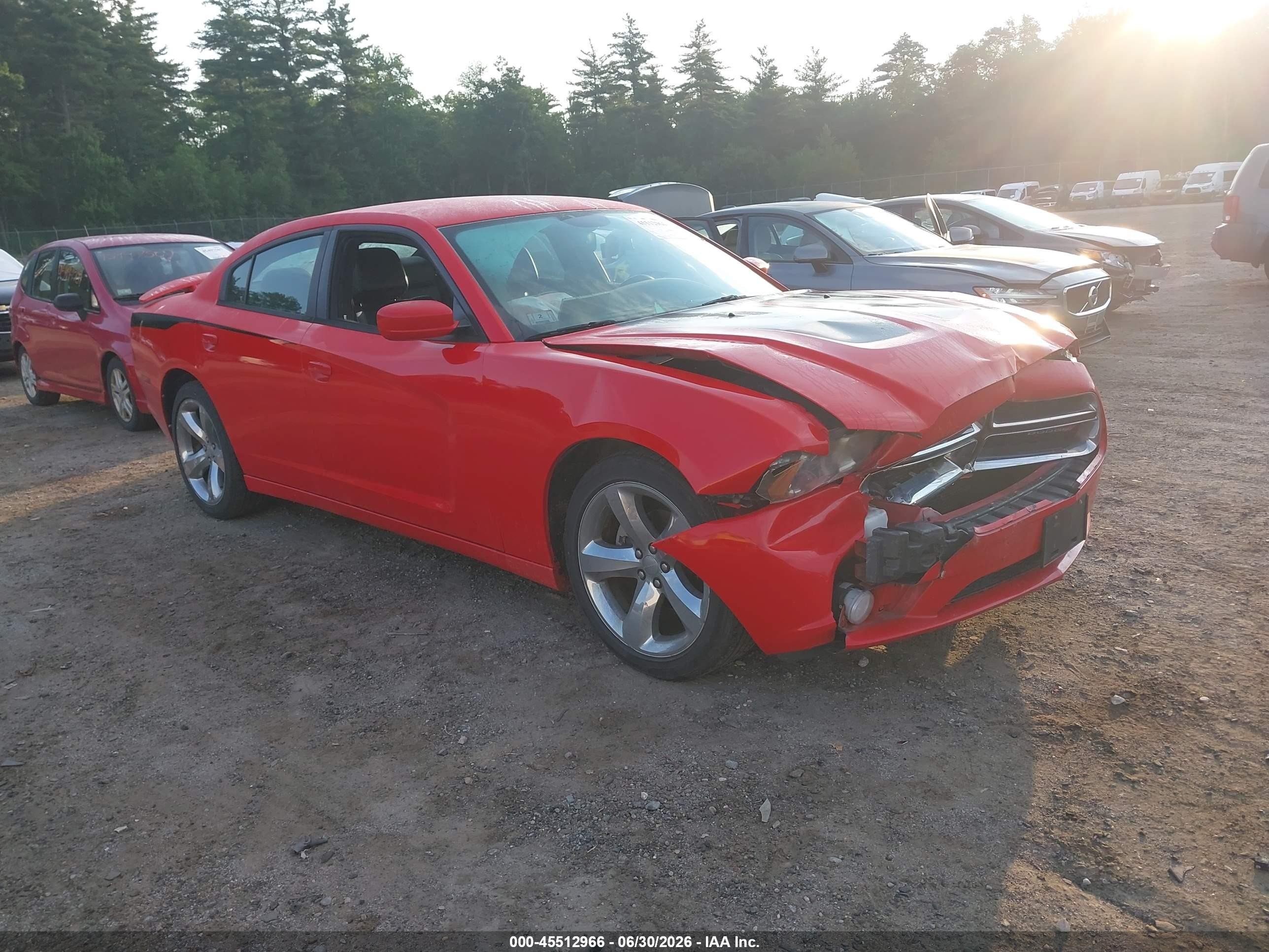 2013 Dodge Charger SXT, VIN 2C3CDXHG4DH742998 — Перед