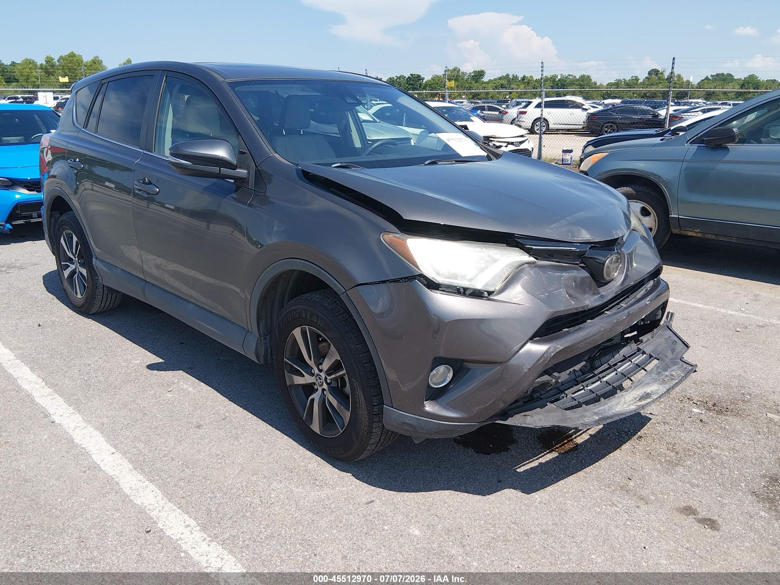 2018 Toyota RAV4 XLE, VIN 2T3WFREV3JW420978 — Front end