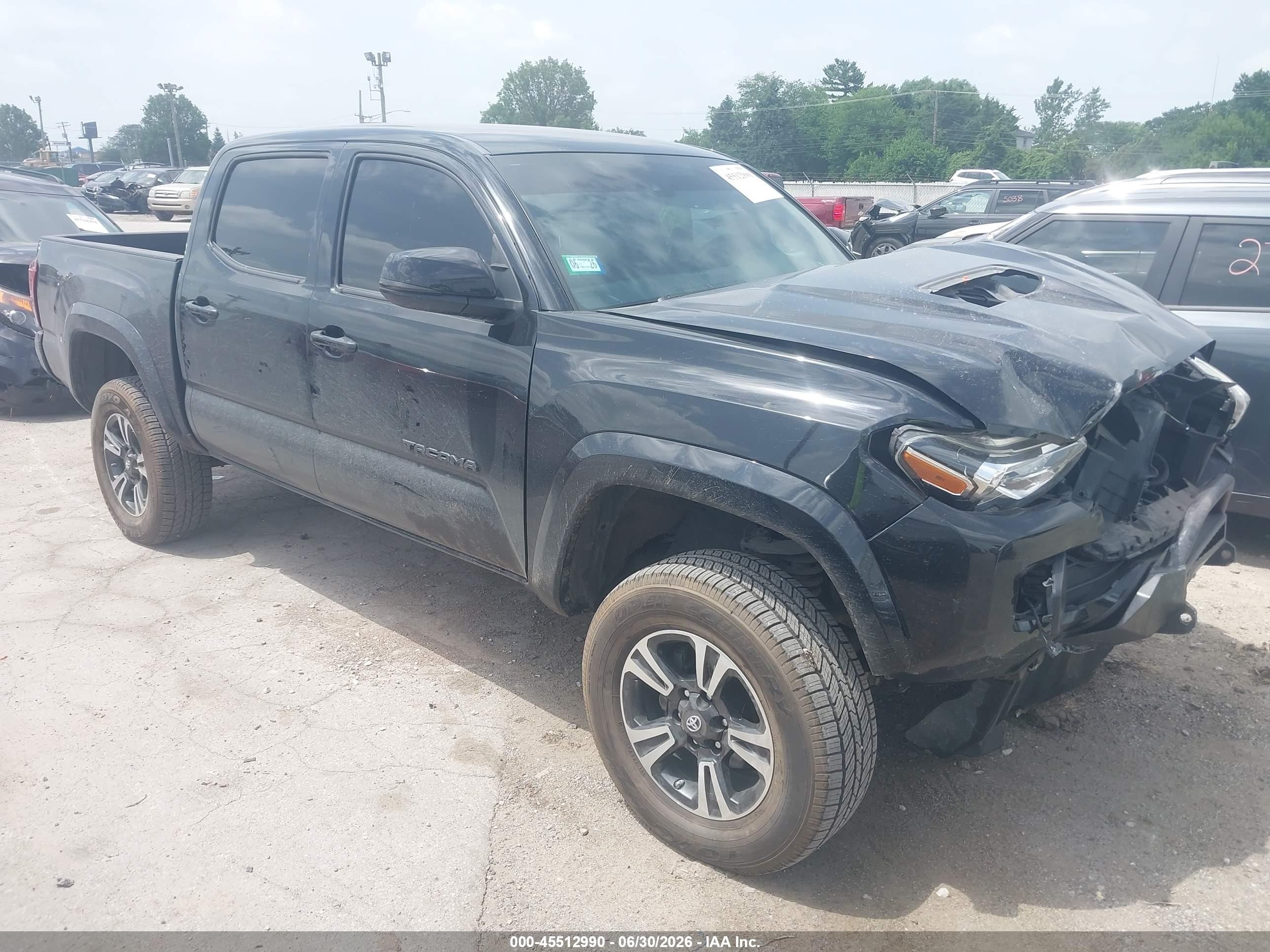 2018 Toyota Tacoma TRD Sport, VIN 3TMCZ5AN0JM183781 — Перед