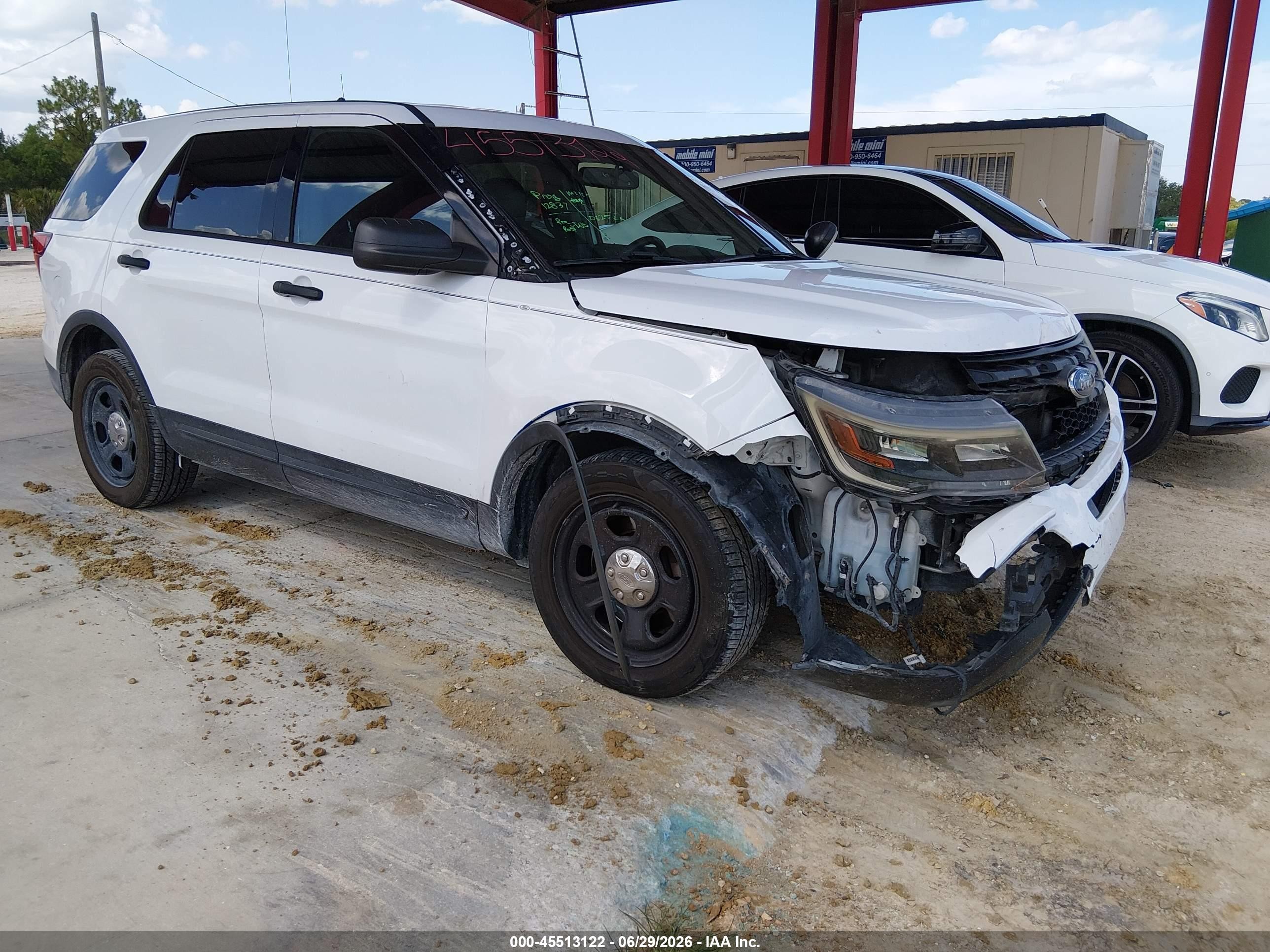 2018 Ford Police Interceptor Utility, VIN 1FM5K8AR6JGC56563 — Front end