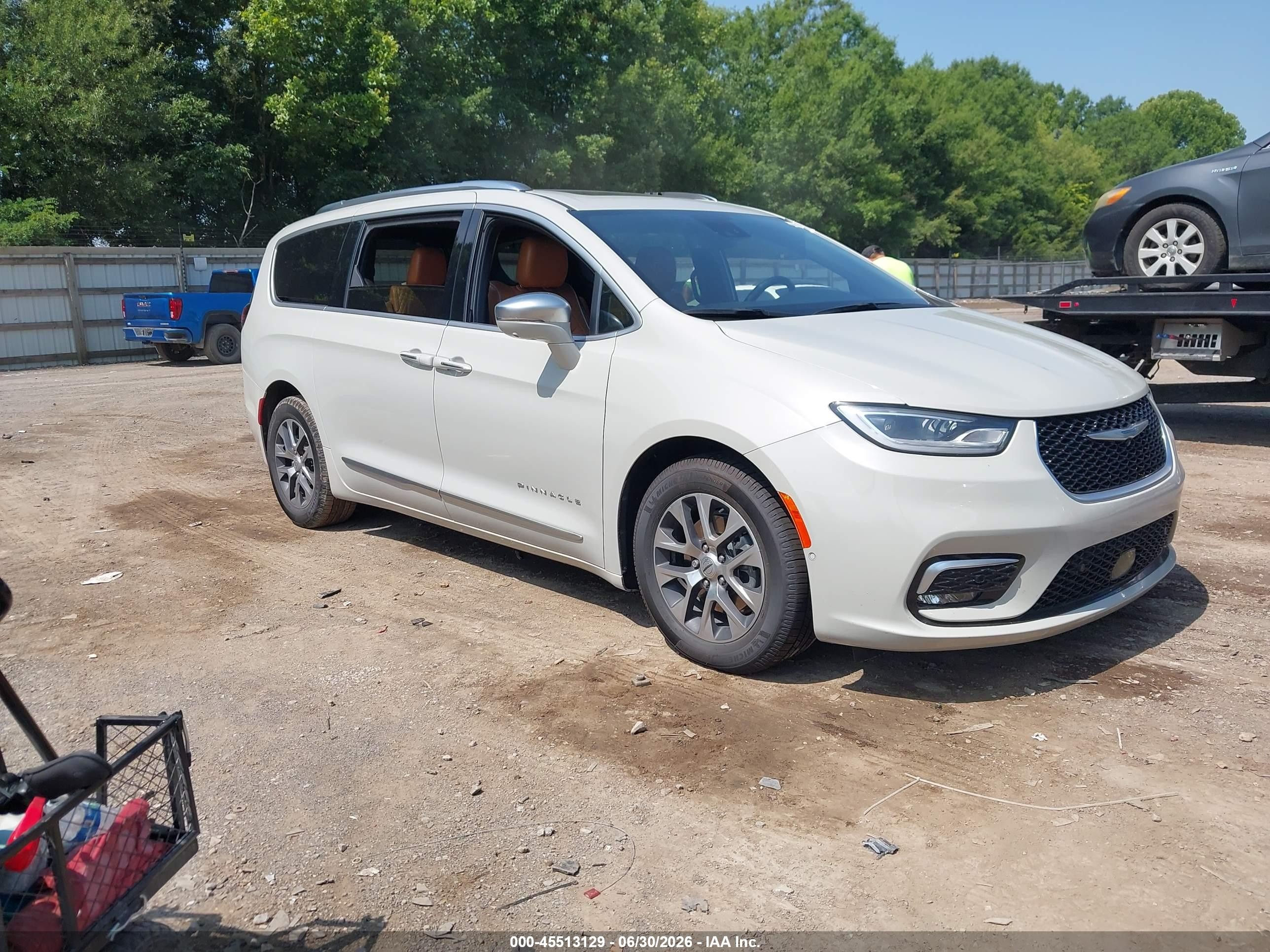2021 Chrysler Pacifica Hybrid Pinnacle, VIN 2C4RC1N77MR529323 — Not stated