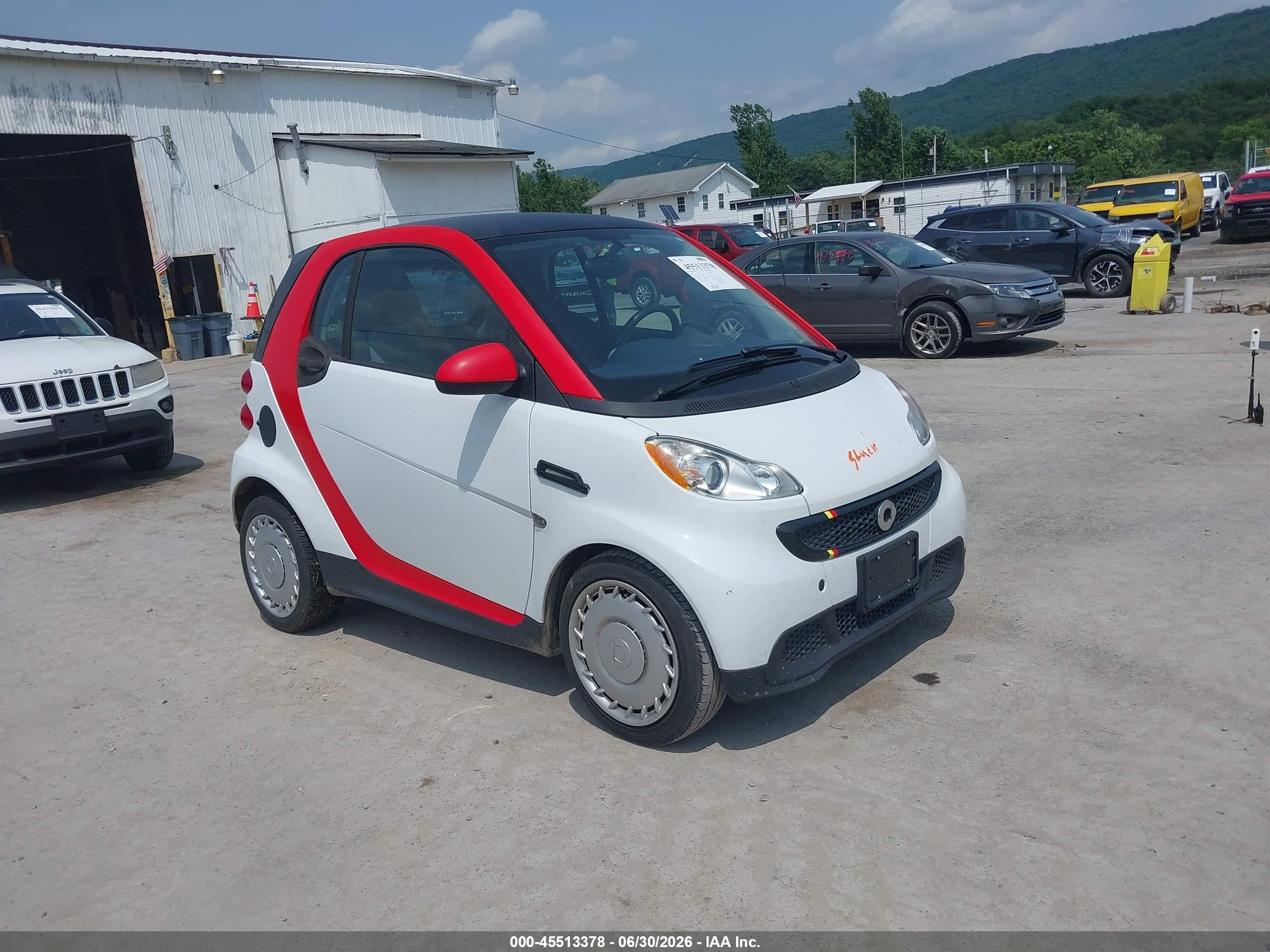 2015 Smart fortwo Pure, VIN WMEEJ3BA4FK802608 — Зад