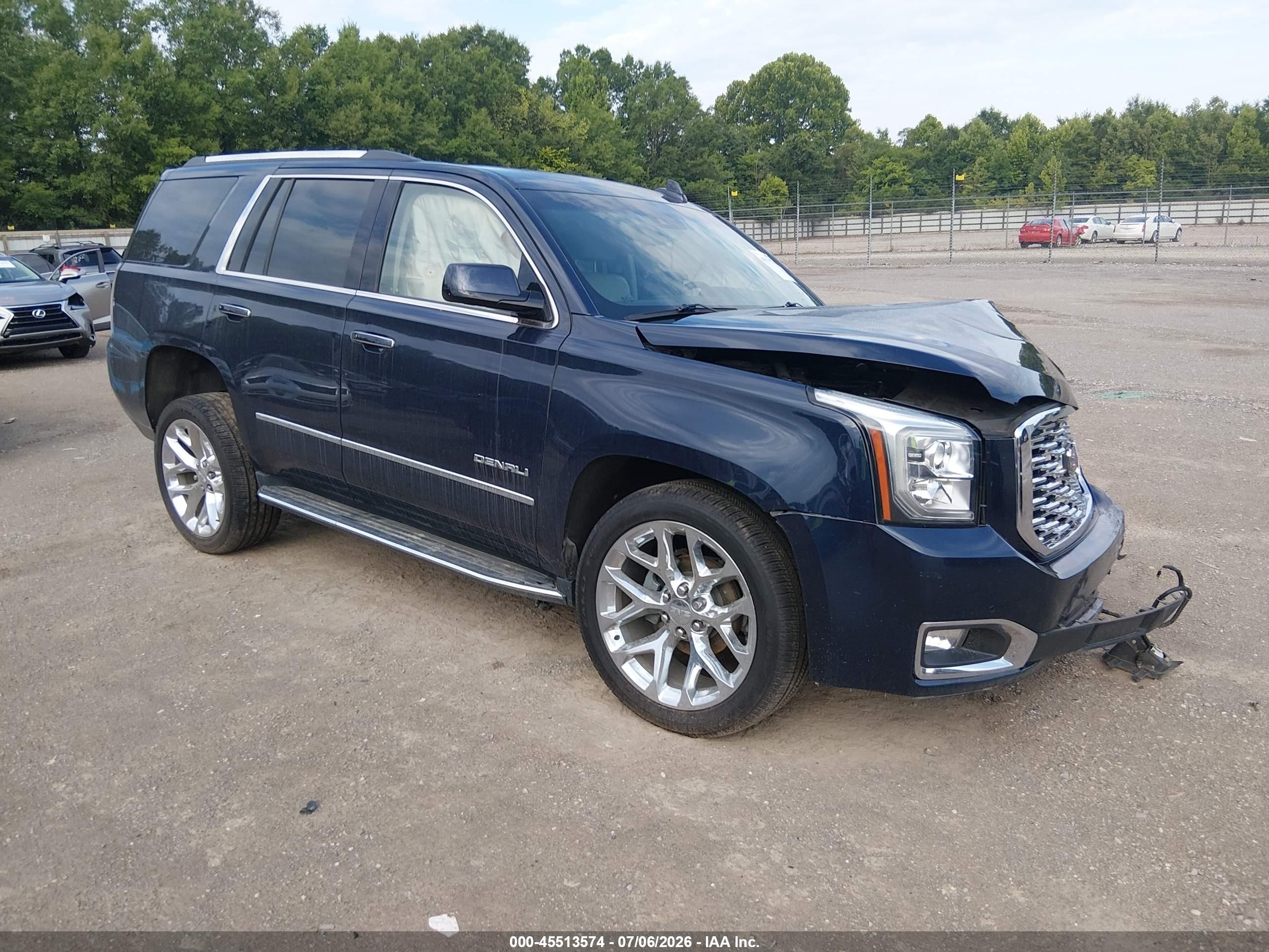 2019 GMC Yukon Denali, VIN 1GKS2CKJ9KR218290 — Front end