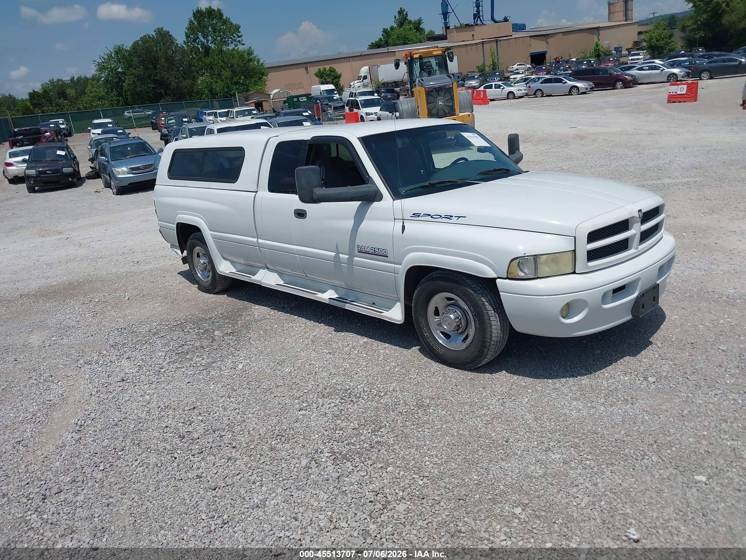 1999 Dodge 2500, VIN 1B7KC2367XJ560064 — Rear end