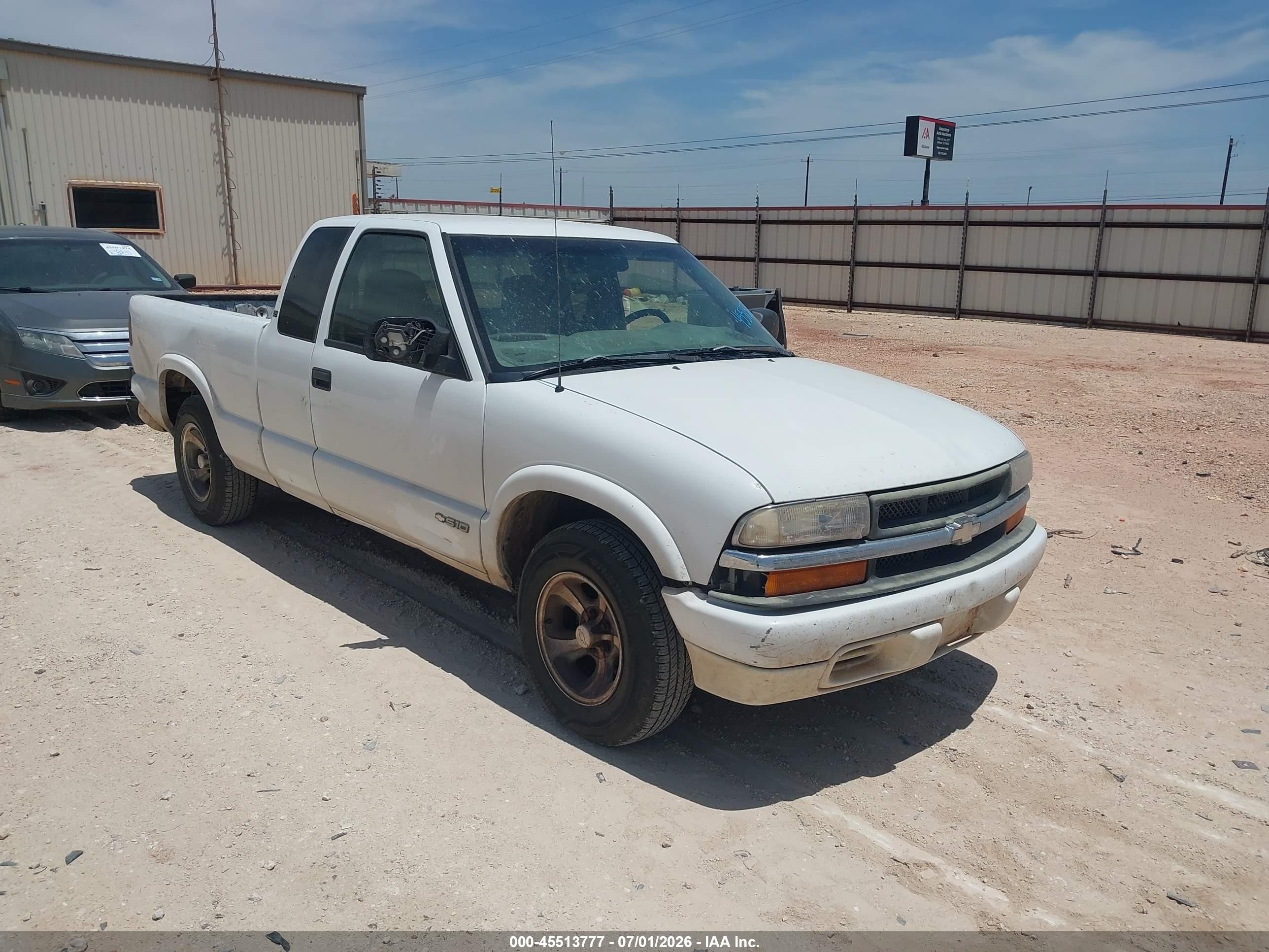 2001 Chevrolet S-10 LS, VIN 1GCCS19W018105032 — Rear end