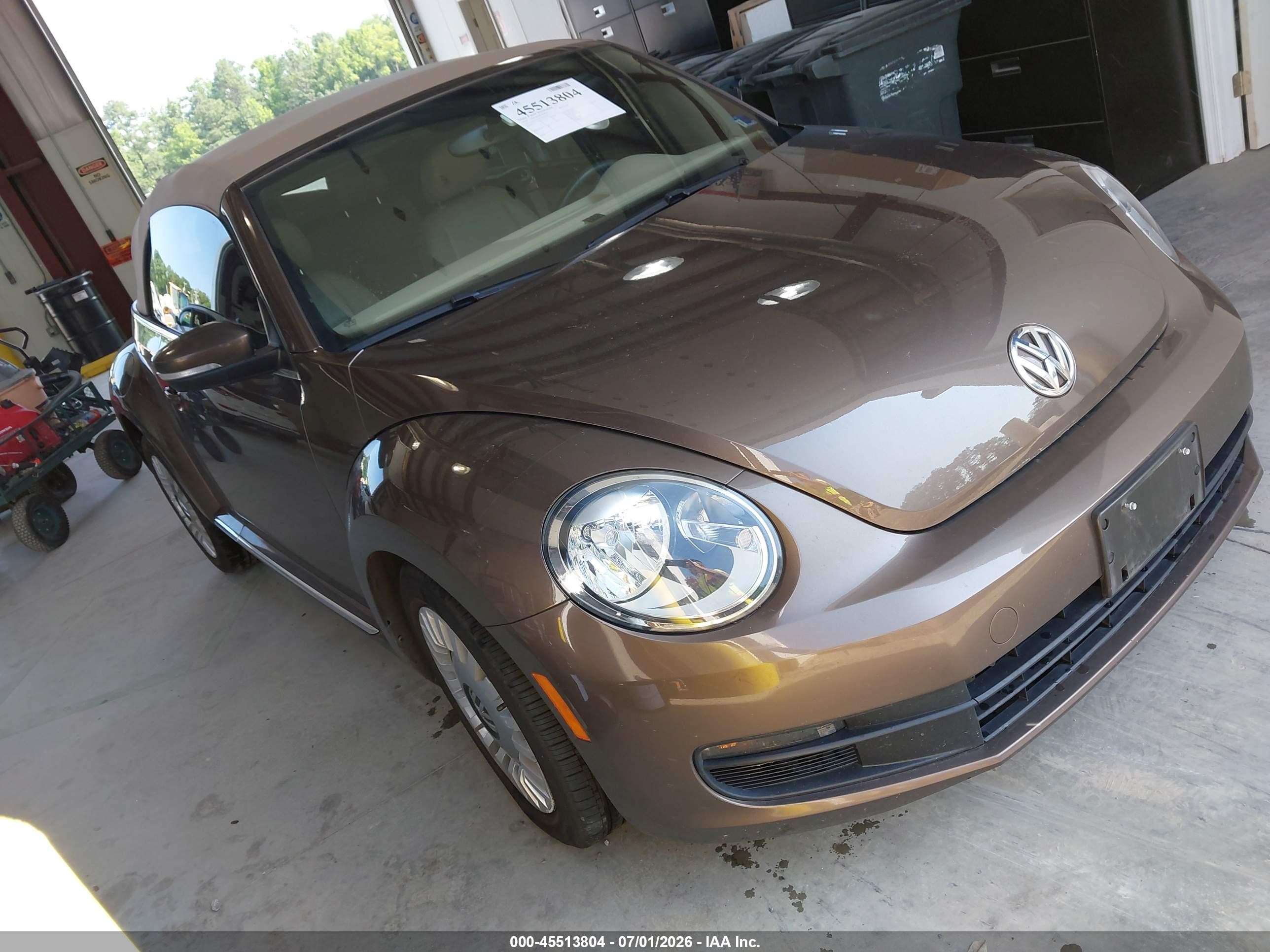 2014 Volkswagen Beetle 1.8T, VIN 3VW517AT4EM821026 — Side