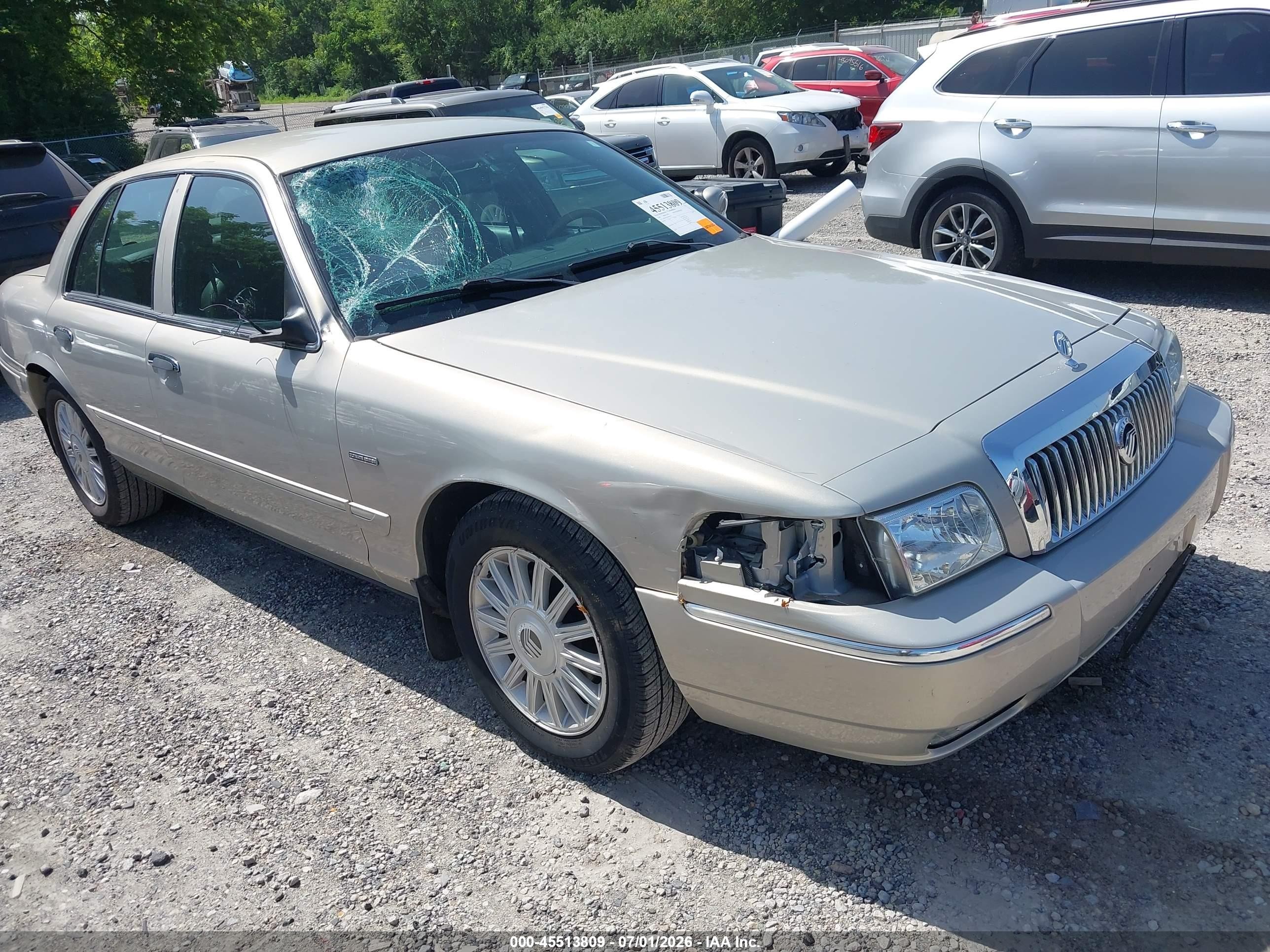 2006 Mercury Grand Marquis LS Premium, VIN 2MEHM75V86X642138 — Перед