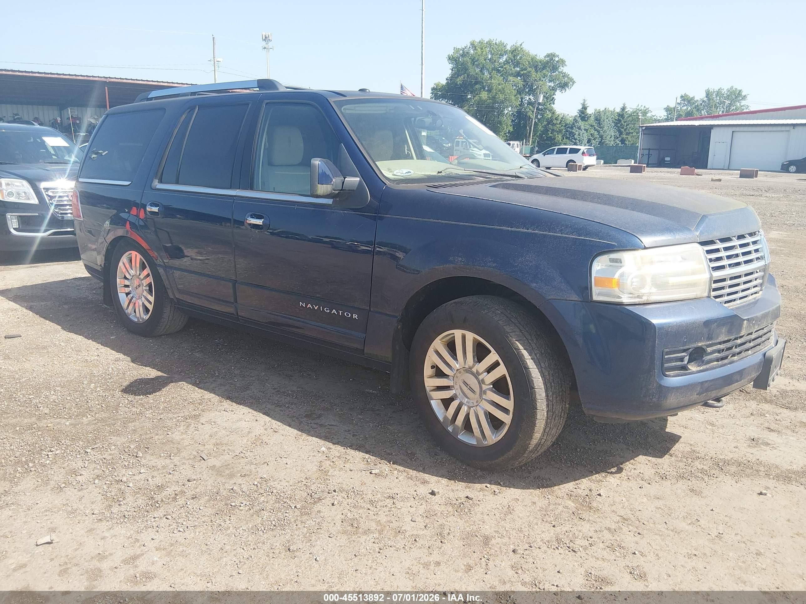 2011 Lincoln Navigator, VIN 5LMJJ2J55BEJ02755 — Normal wear
