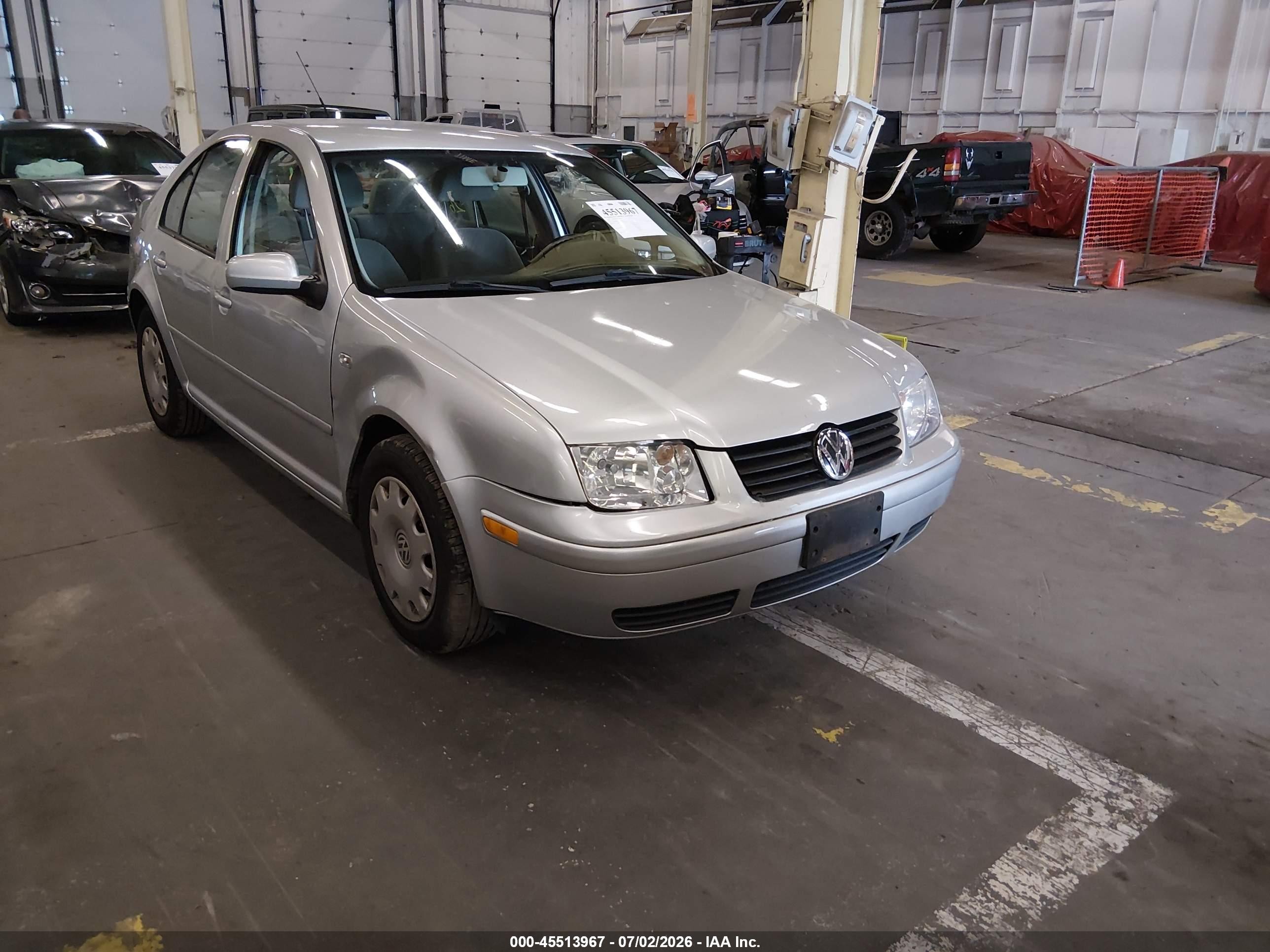 2002 Volkswagen Jetta GLS, VIN 3VWSB69M02M058876 — Перед