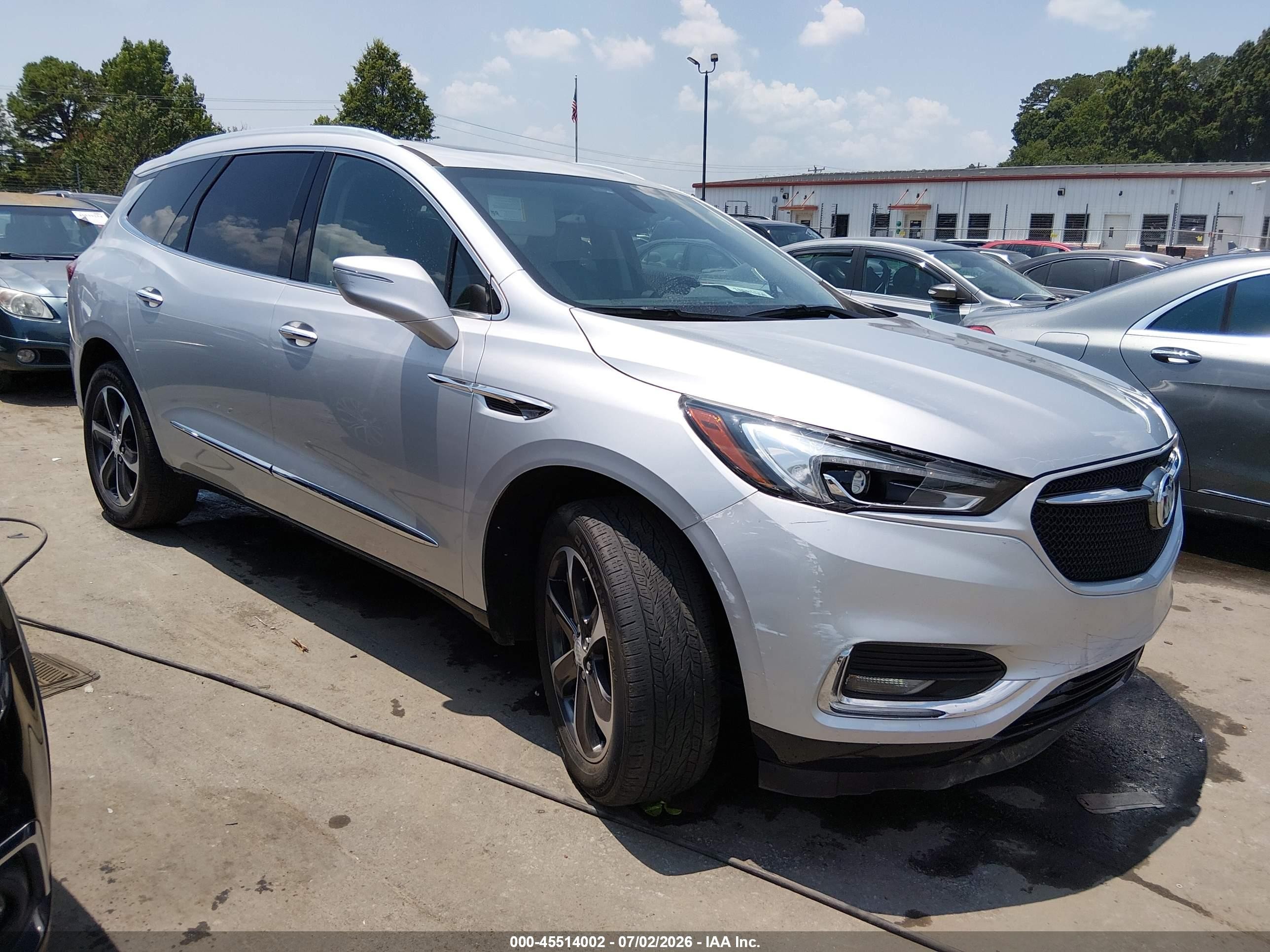2020 Buick Enclave Essence, VIN 5GAERBKW7LJ297843 — Бок