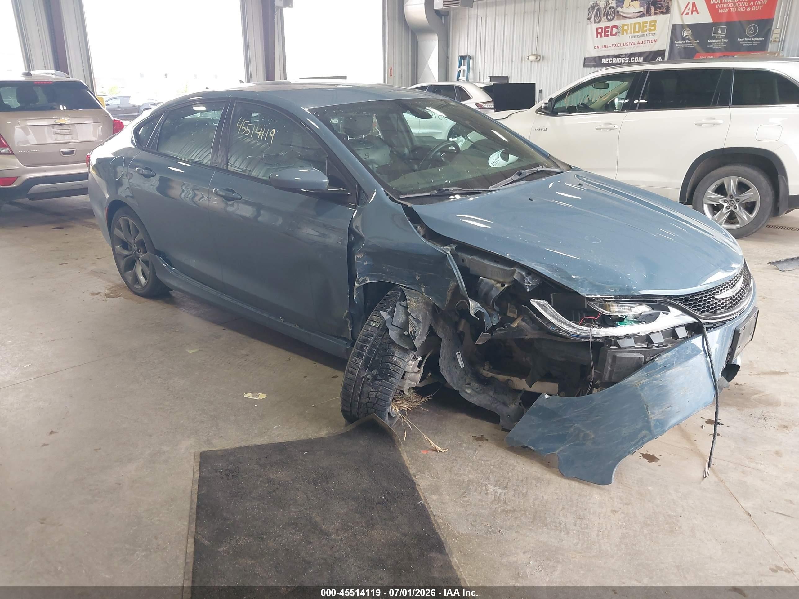 2015 Chrysler 200 S, VIN 1C3CCCDG7FN718027 — Front end