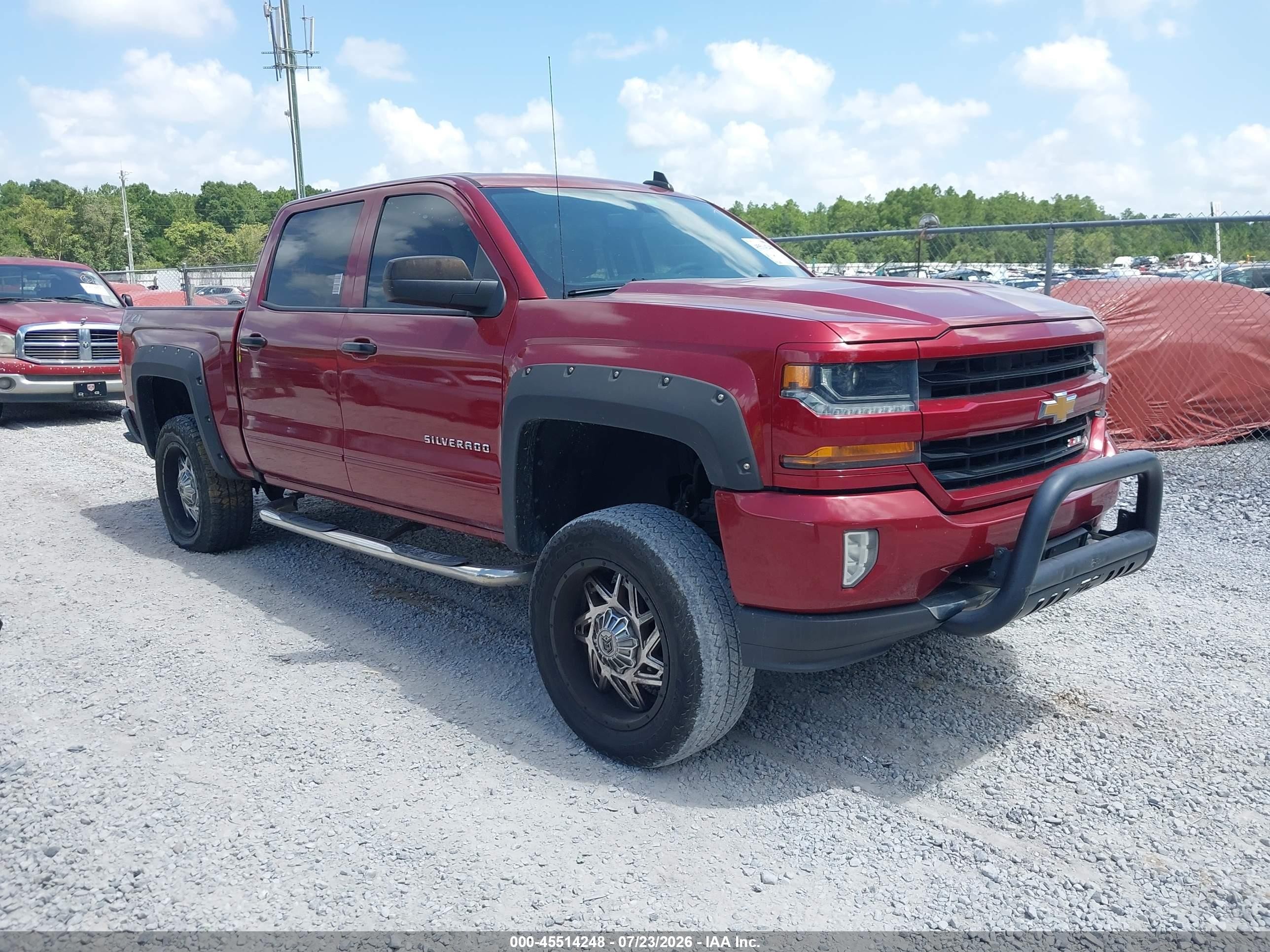 2018 Chevrolet Silverado 1500 LT, VIN 3GCUKRECXJG470570 — Normal wear