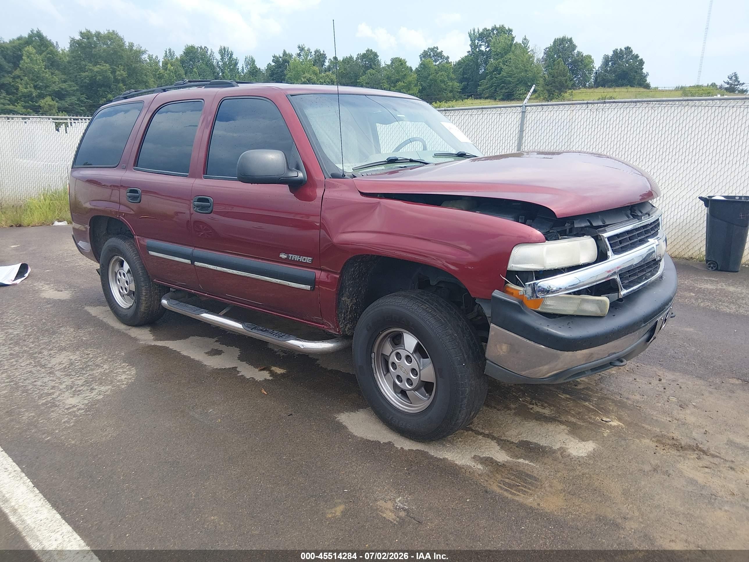 2001 Chevrolet Tahoe LS, VIN 1GNEC13T51R152675 — Side