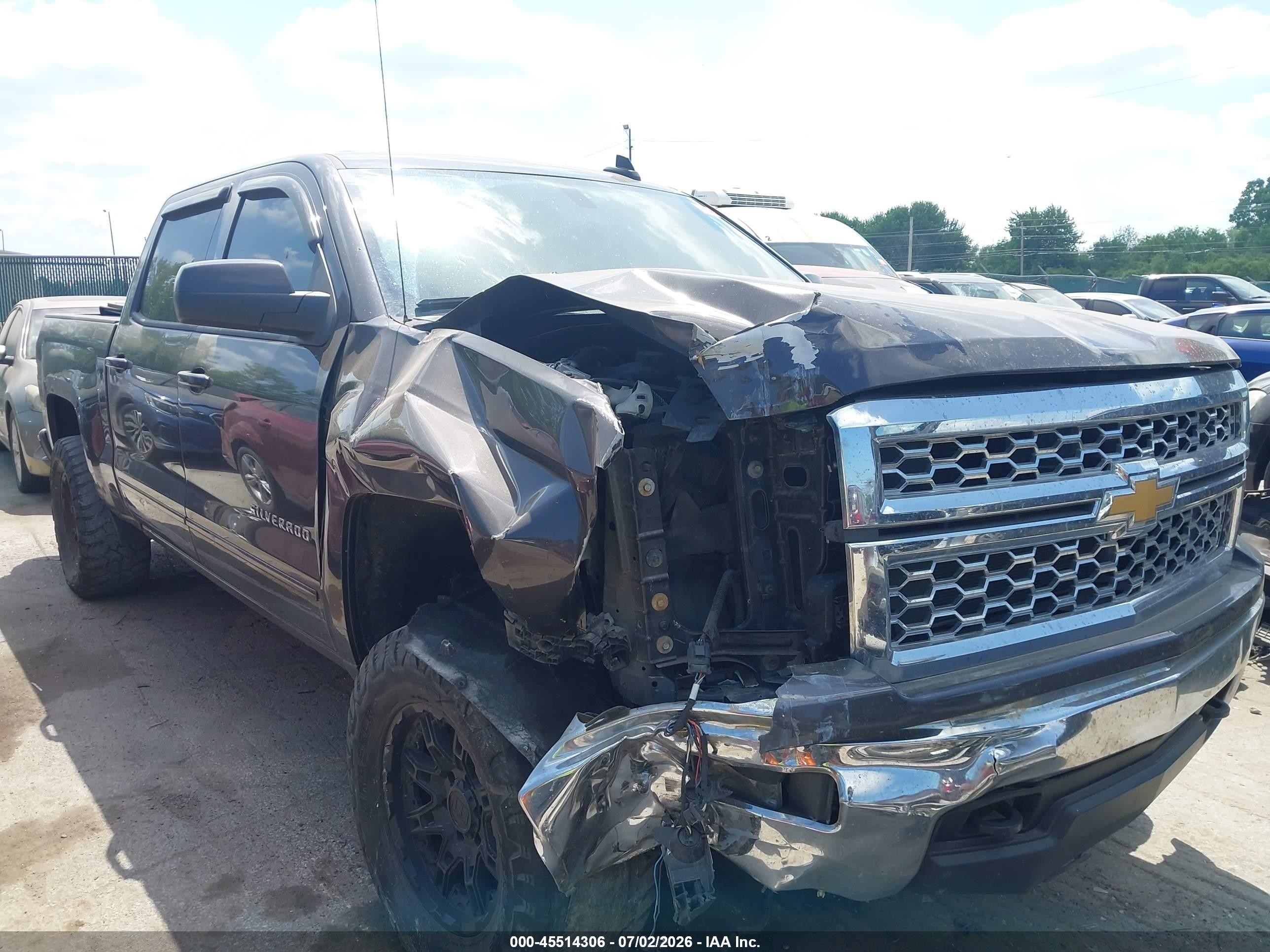 2015 Chevrolet Silverado 1500 LT, VIN 3GCUKREC5FG200055 — Front end