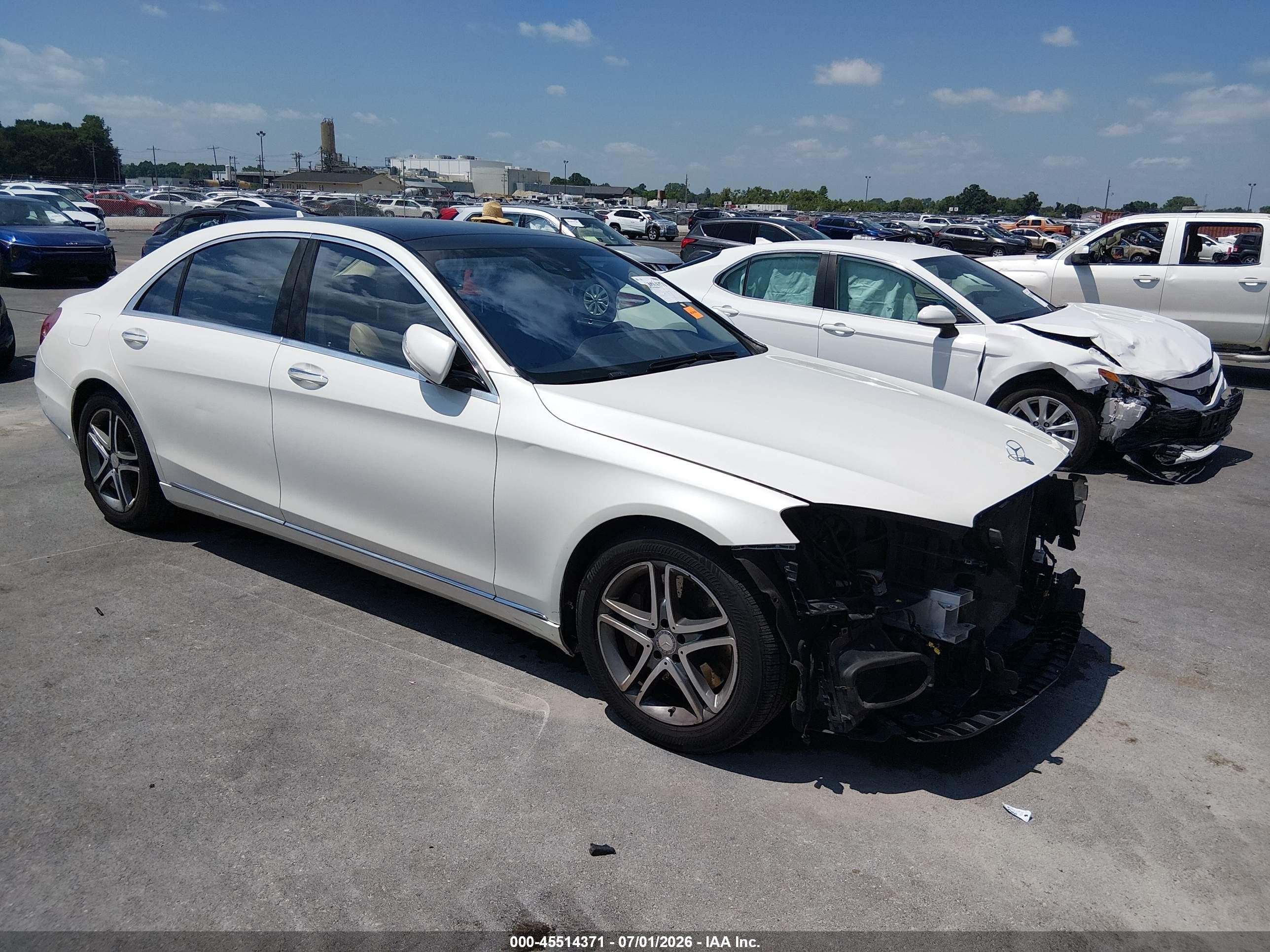 2016 Mercedes-Benz S 550, VIN WDDUG8FBXGA214265 — Front end