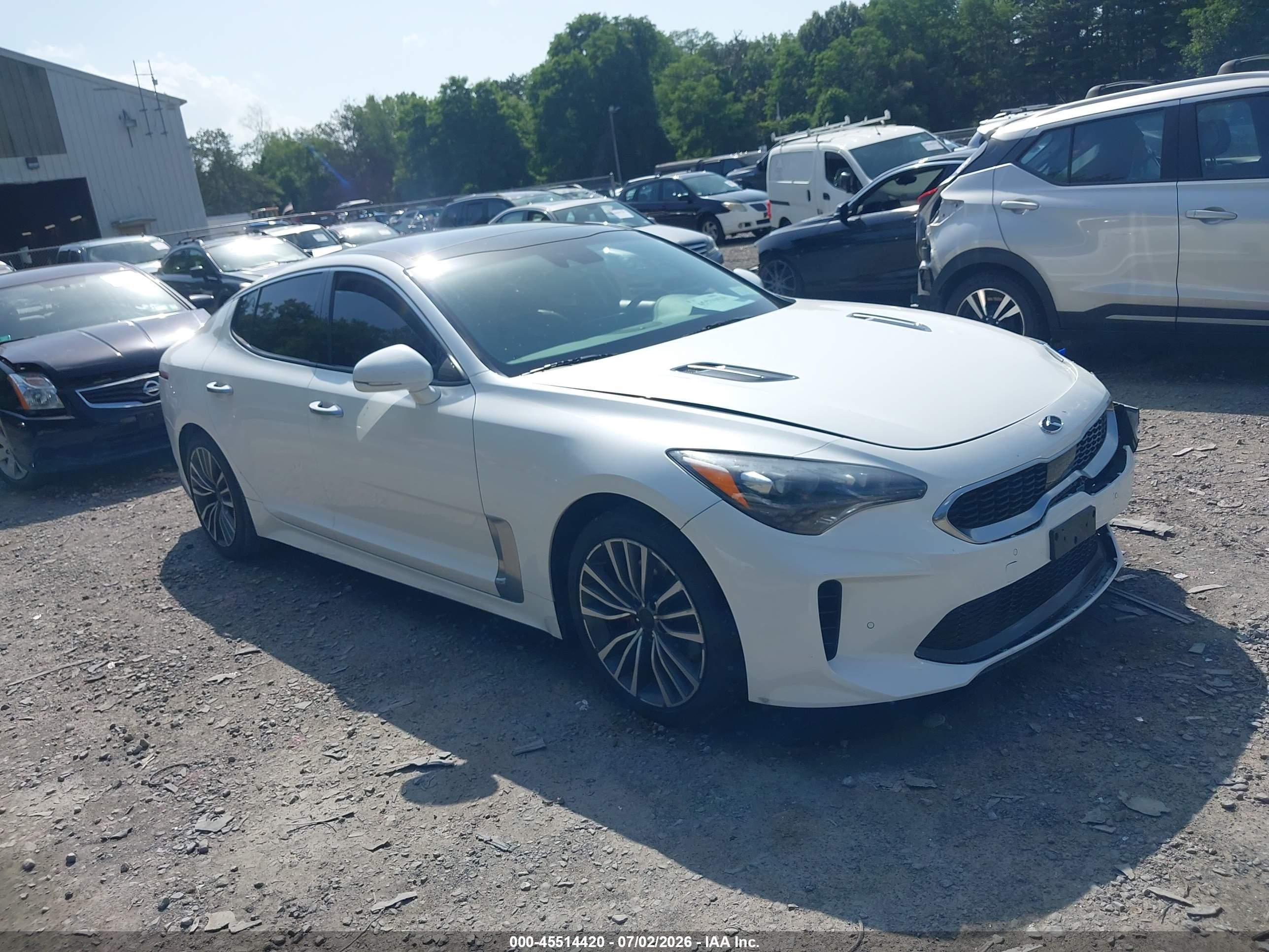 2018 Kia Stinger Premium, VIN KNAE25LA9J6033091 — Front end