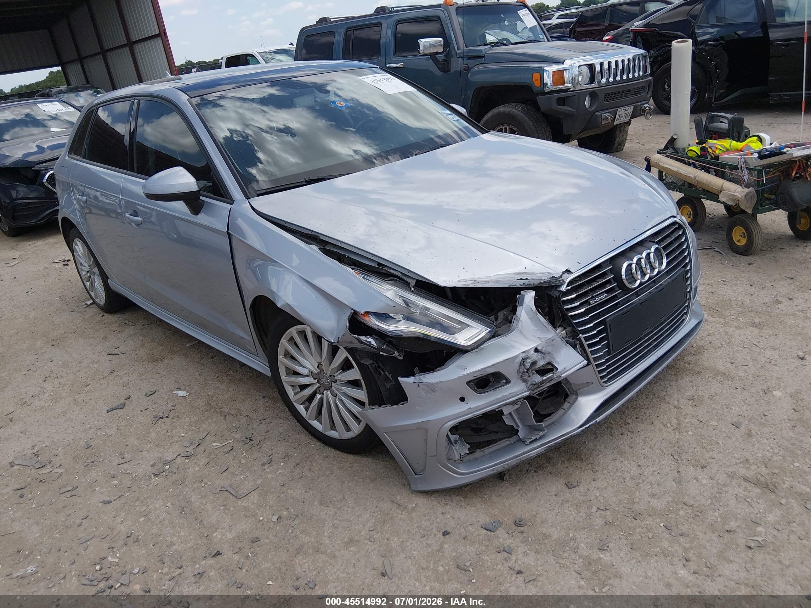 2016 Audi A3 e-tron Premium, VIN WAUUPBFF8GA136544 — Перед
