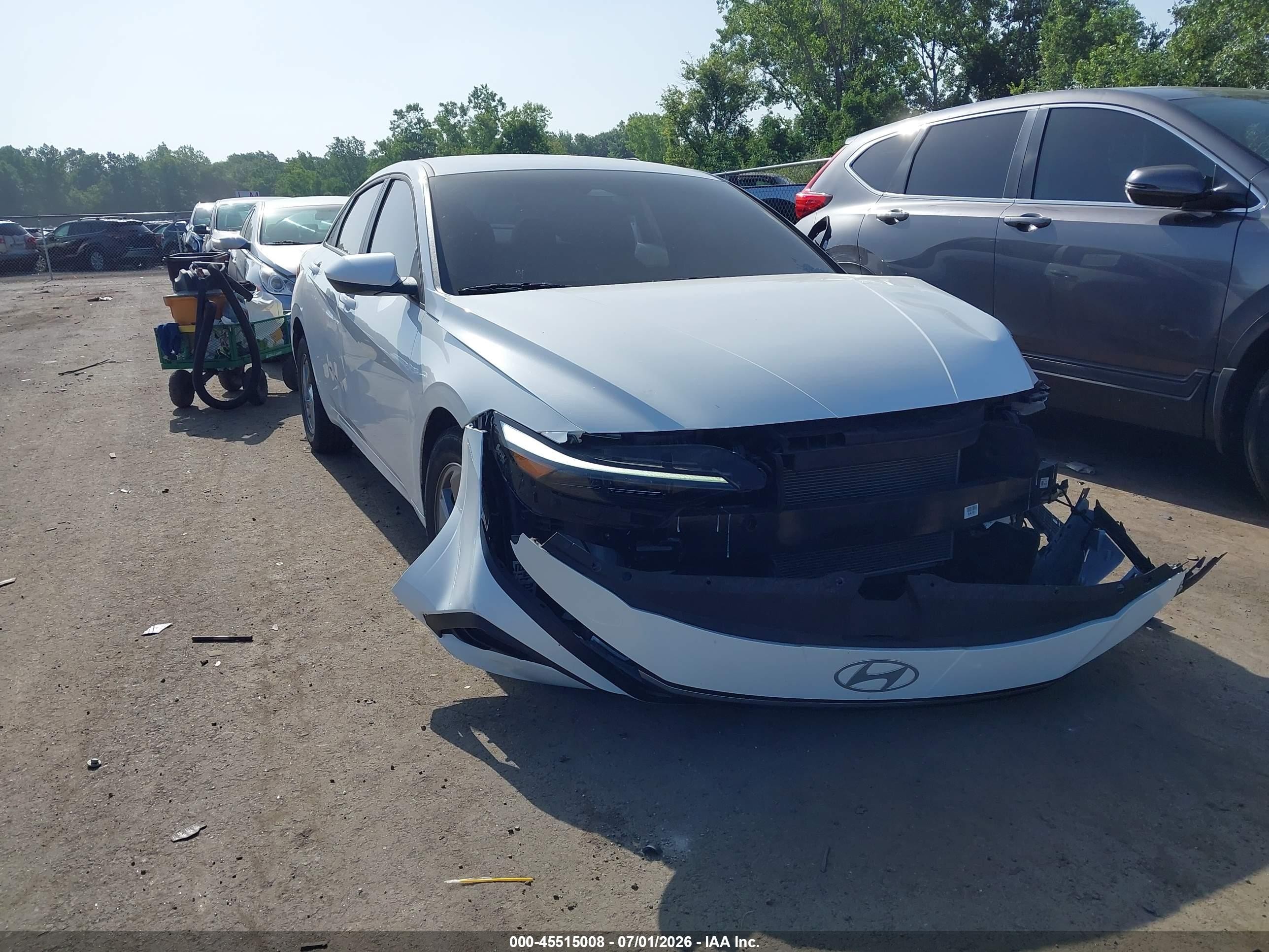 2026 Hyundai Elantra SE, VIN KMHLL4DG6TU111700 — Front end