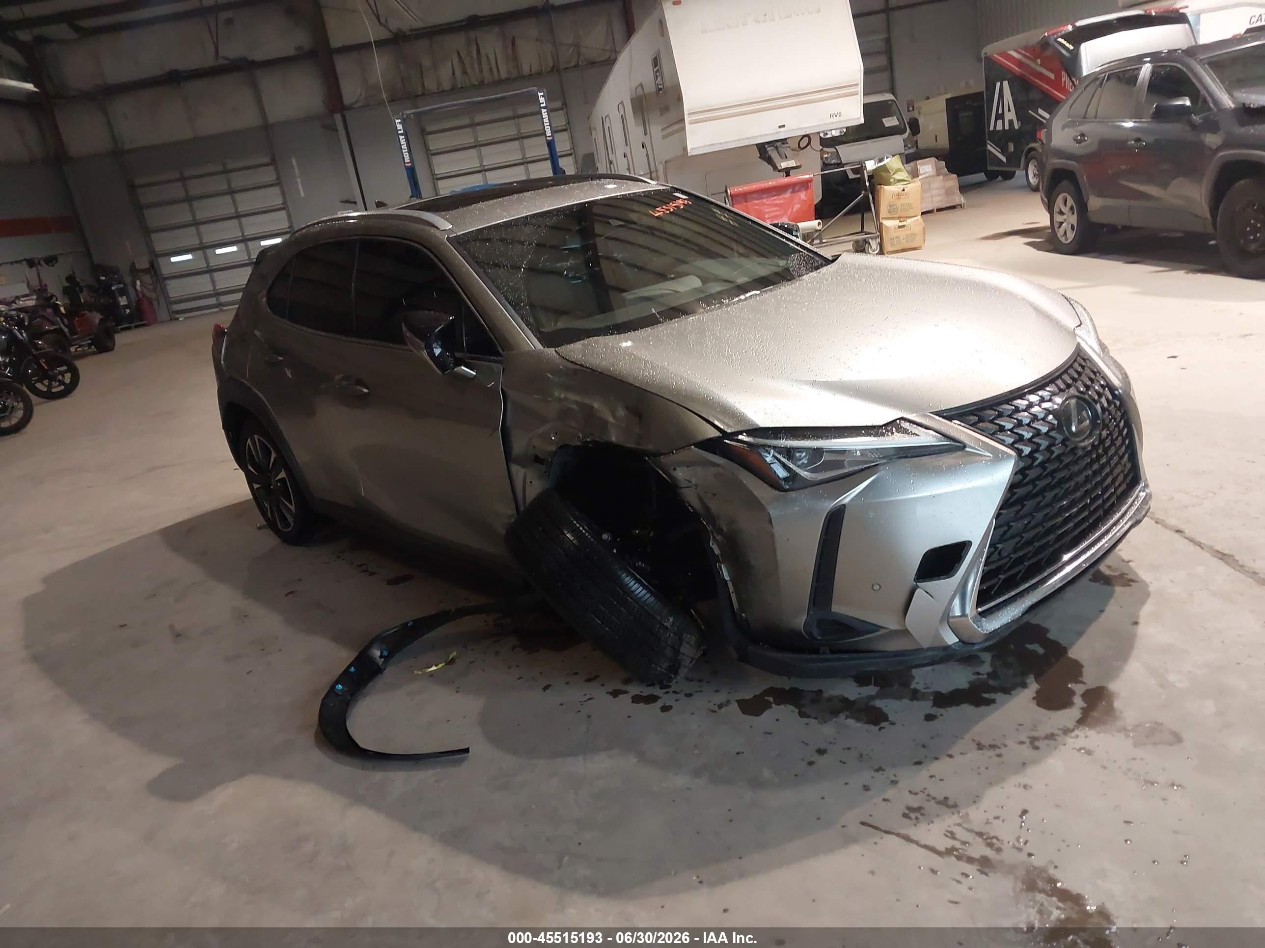 2020 Lexus UX 200, VIN JTHX3JBH2L2025052 — Перед