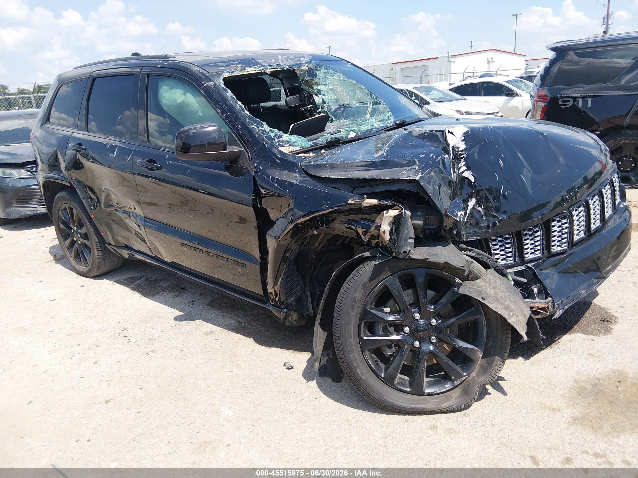 2021 Jeep Grand Cherokee Laredo X, VIN 1C4RJEAG7MC658335 — Front end