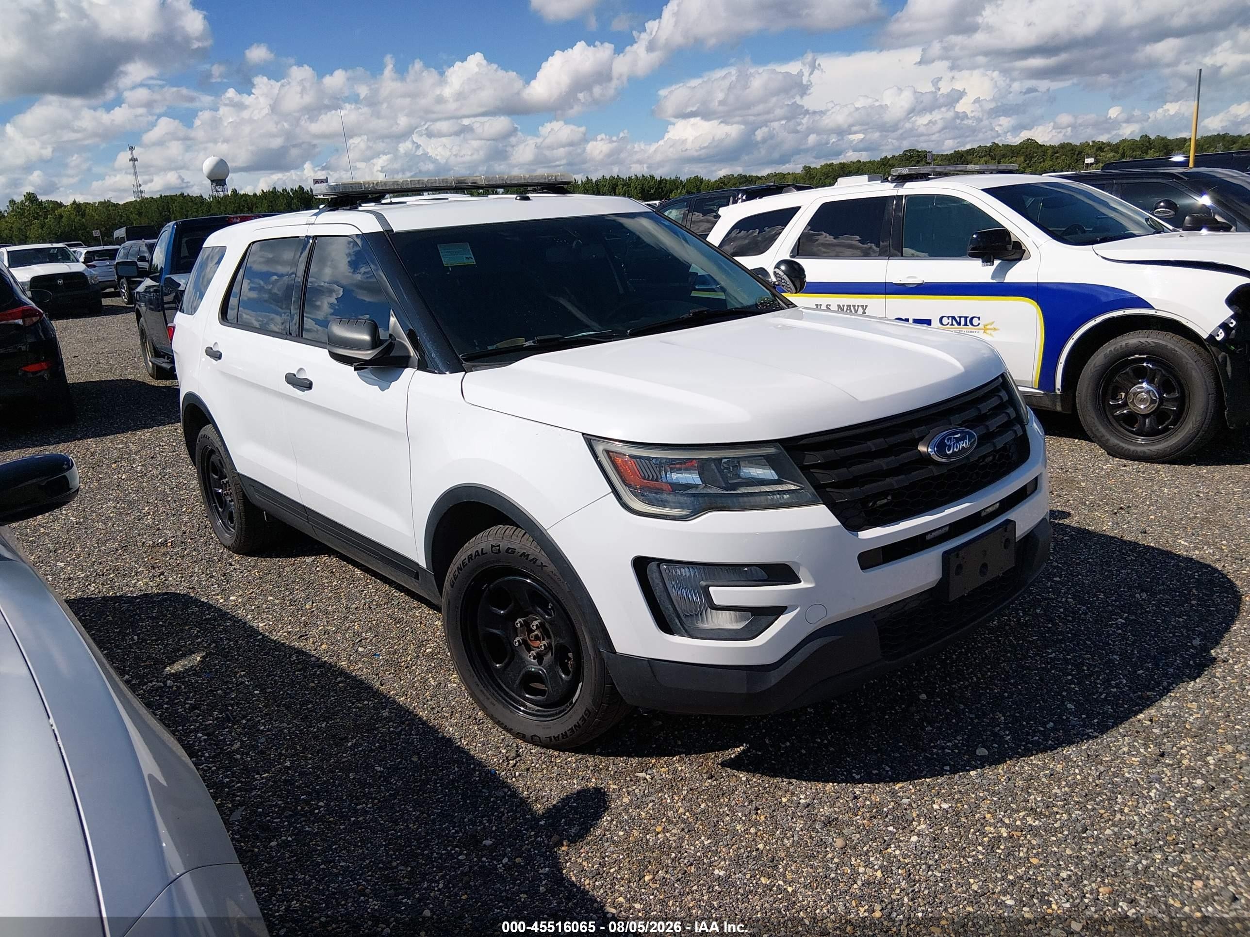 2017 Ford Police Interceptor Utility, VIN 1FM5K8AR3HGB72324 — Normal wear
