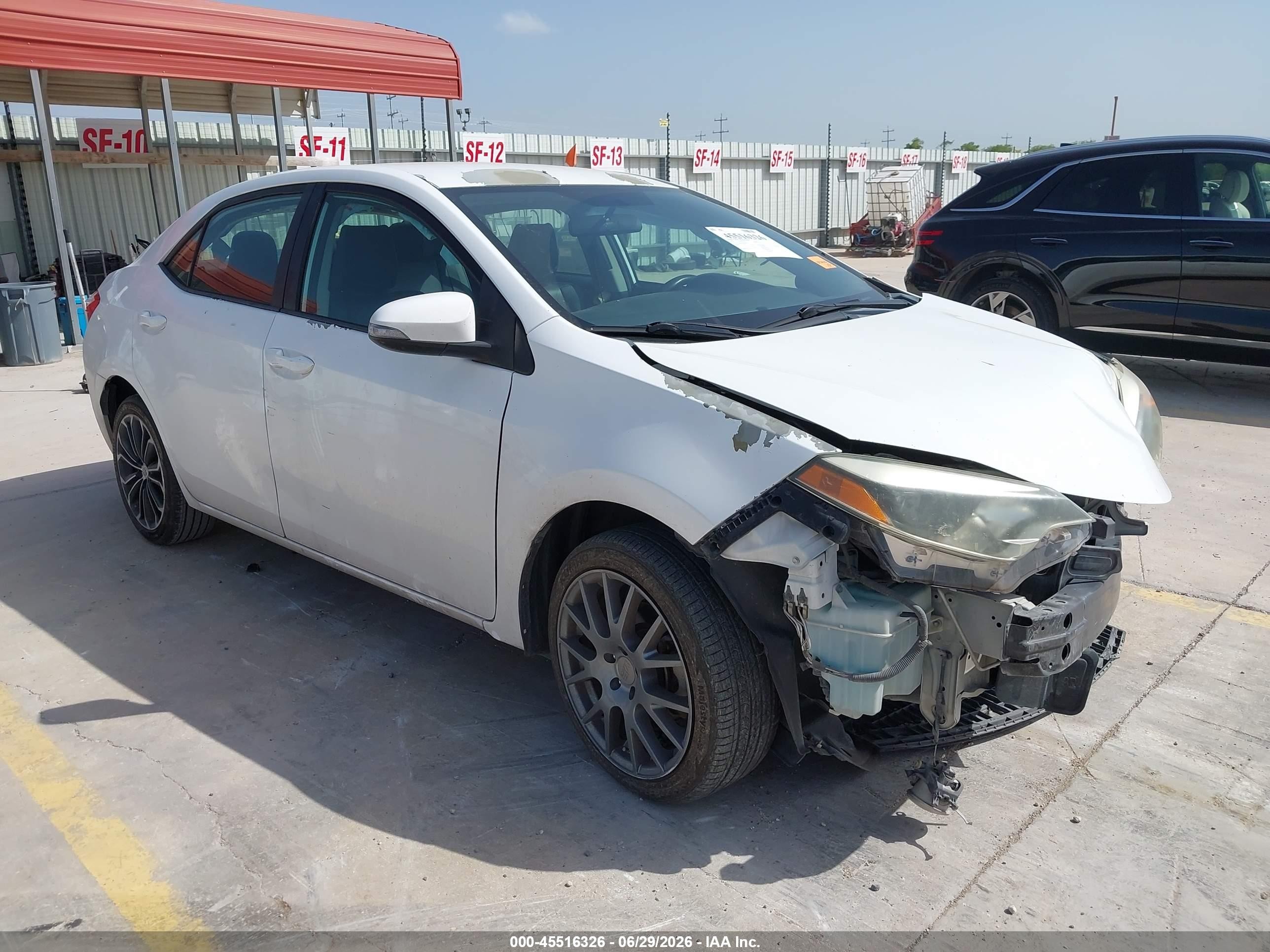 2015 Toyota Corolla LE, VIN 5YFBURHE5FP269188 — Front end
