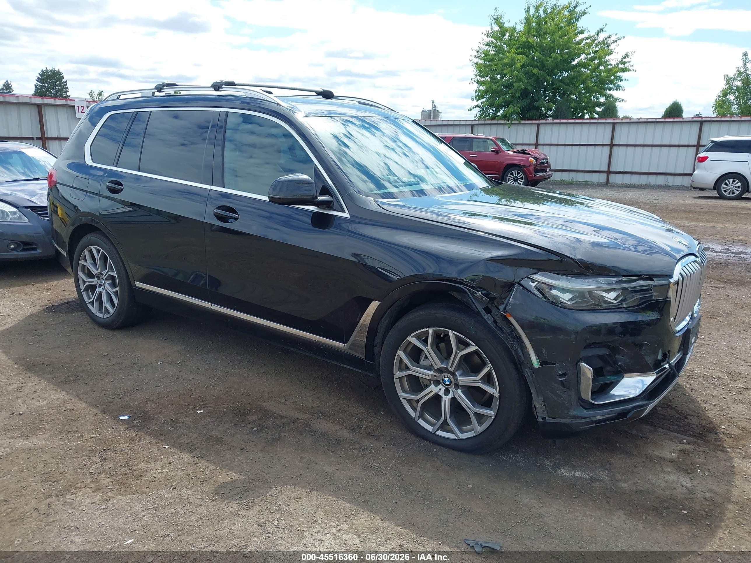 2020 BMW X7 xDrive40i, VIN 5UXCW2C08L9C40921 — Перед