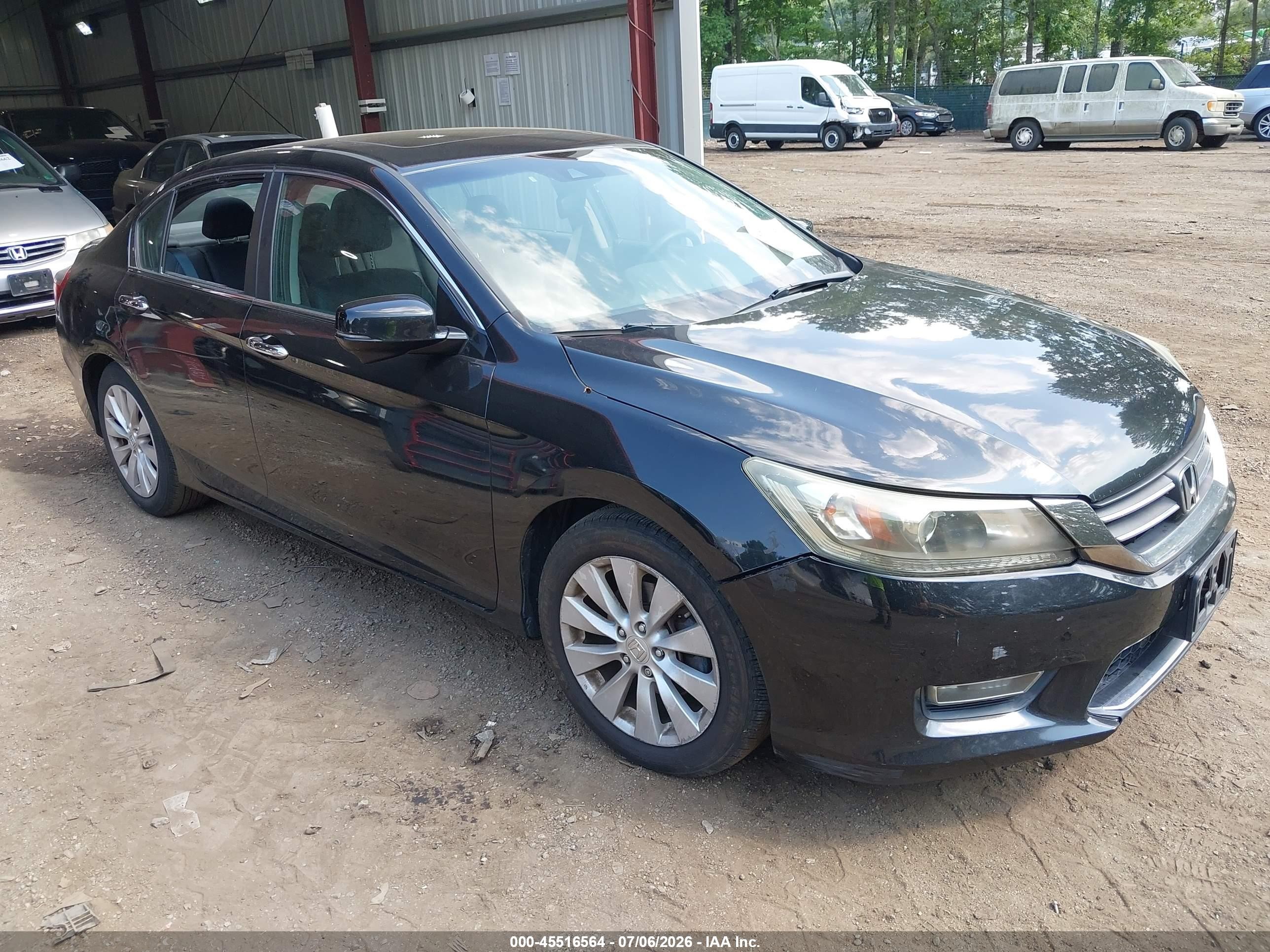 2013 Honda Accord EX-L, VIN 1HGCR2F84DA153333 — Vandalism