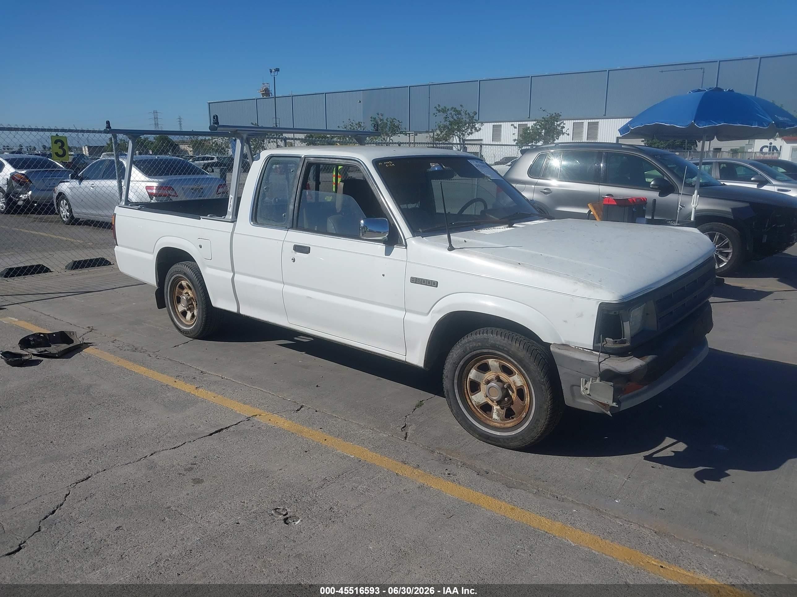 1987 Mazda B-Series, VIN JM2UF3117H0605018 — Перед