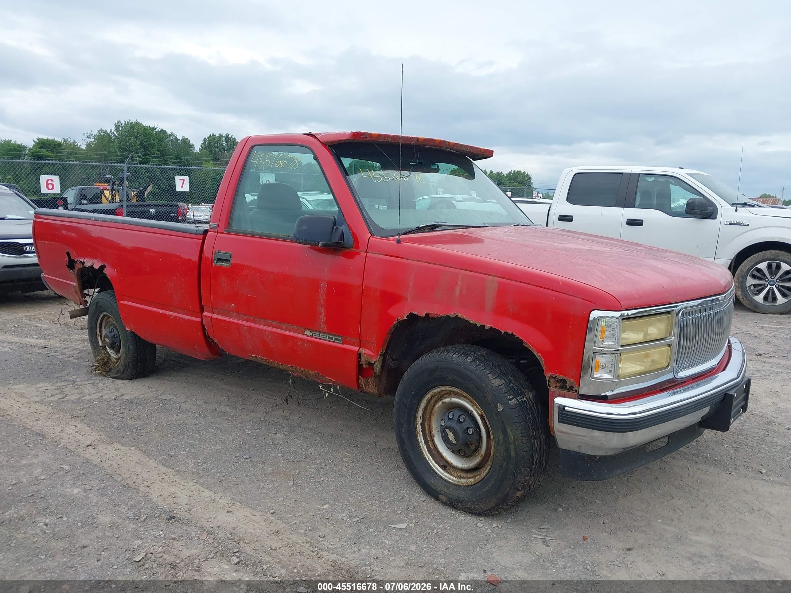 1997 Chevrolet Silverado 2500, VIN 1GCGC24R9VZ167924 — Normal wear