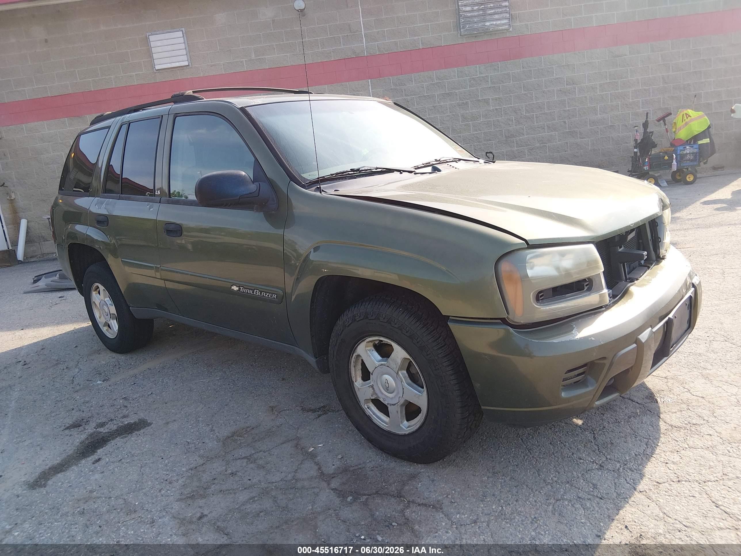 2002 Chevrolet TrailBlazer LTZ, VIN 1GNDT13S122189204 — Front end