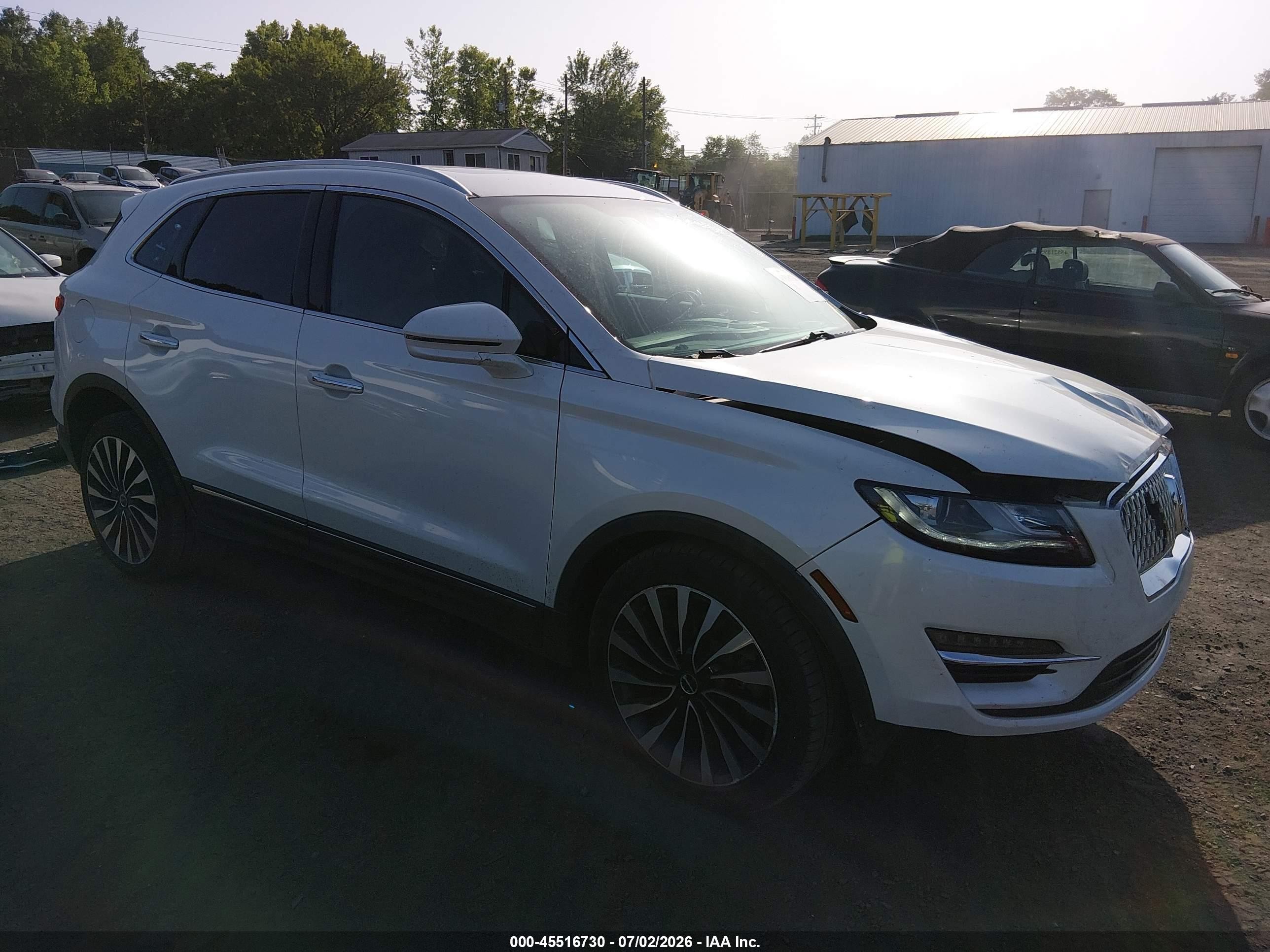 2019 Lincoln MKC Black Label, VIN 5LMCJ4D91KUL16375 — Front end