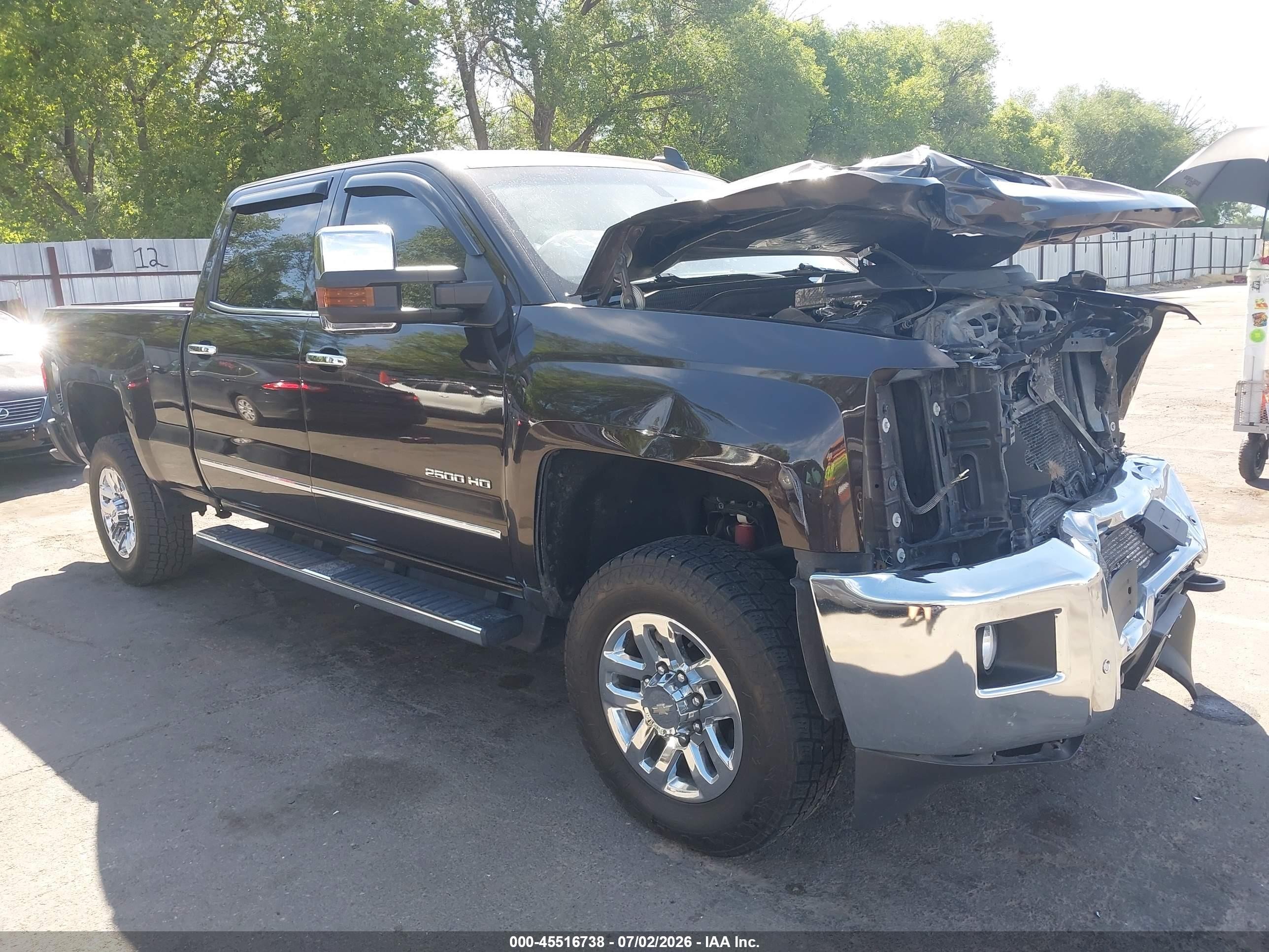 2019 Chevrolet Silverado 2500HD LTZ, VIN 1GC1KTEY0KF139057 — Front end
