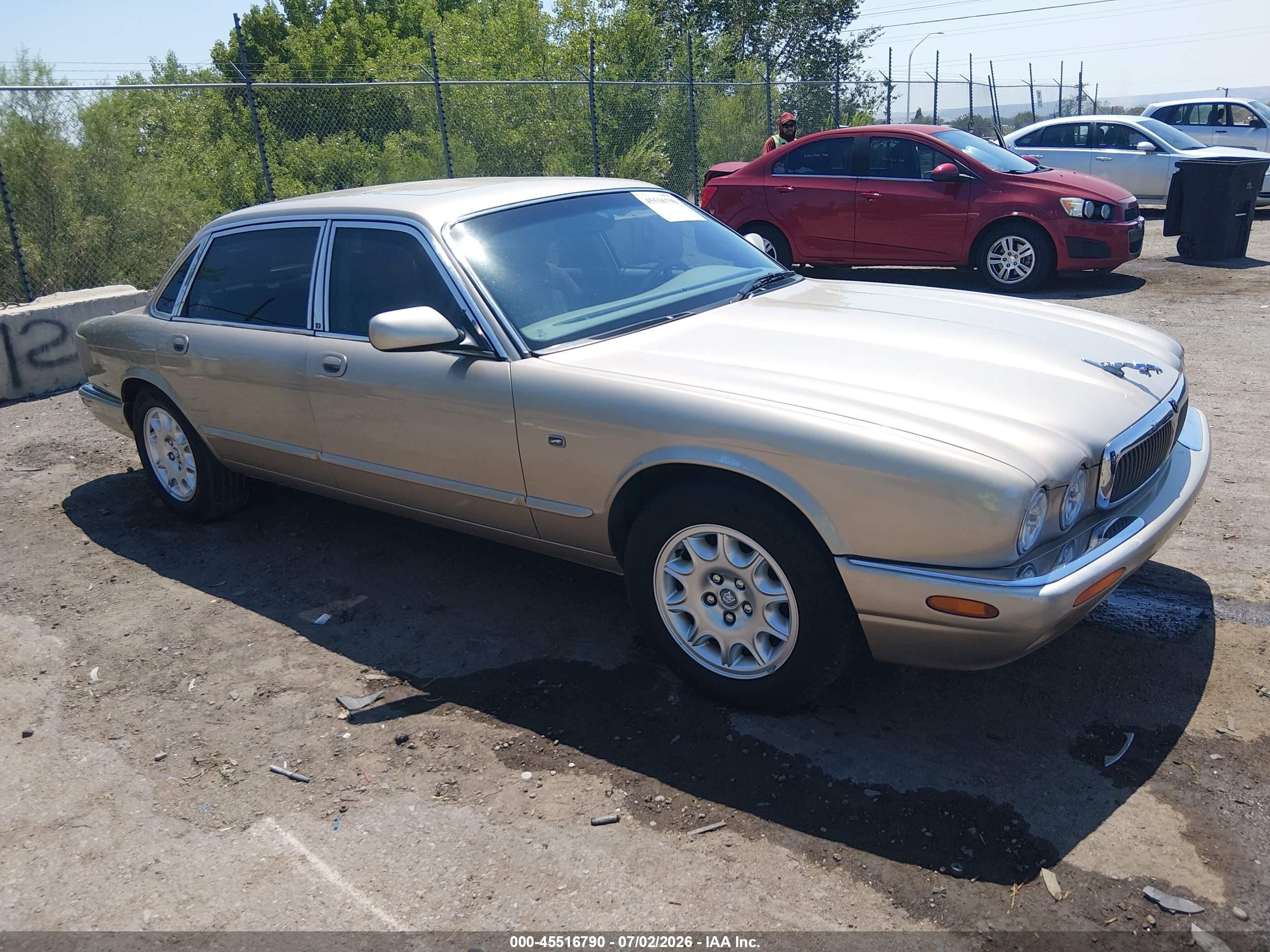 2000 Jaguar XJ, VIN SAJDA23CXYLF19006 — Normal wear