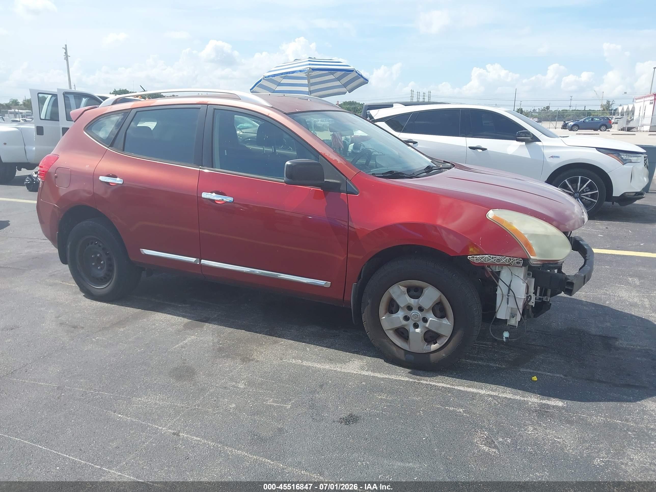 2014 Nissan Rogue S, VIN JN8AS5MTXEW619391 — Бок