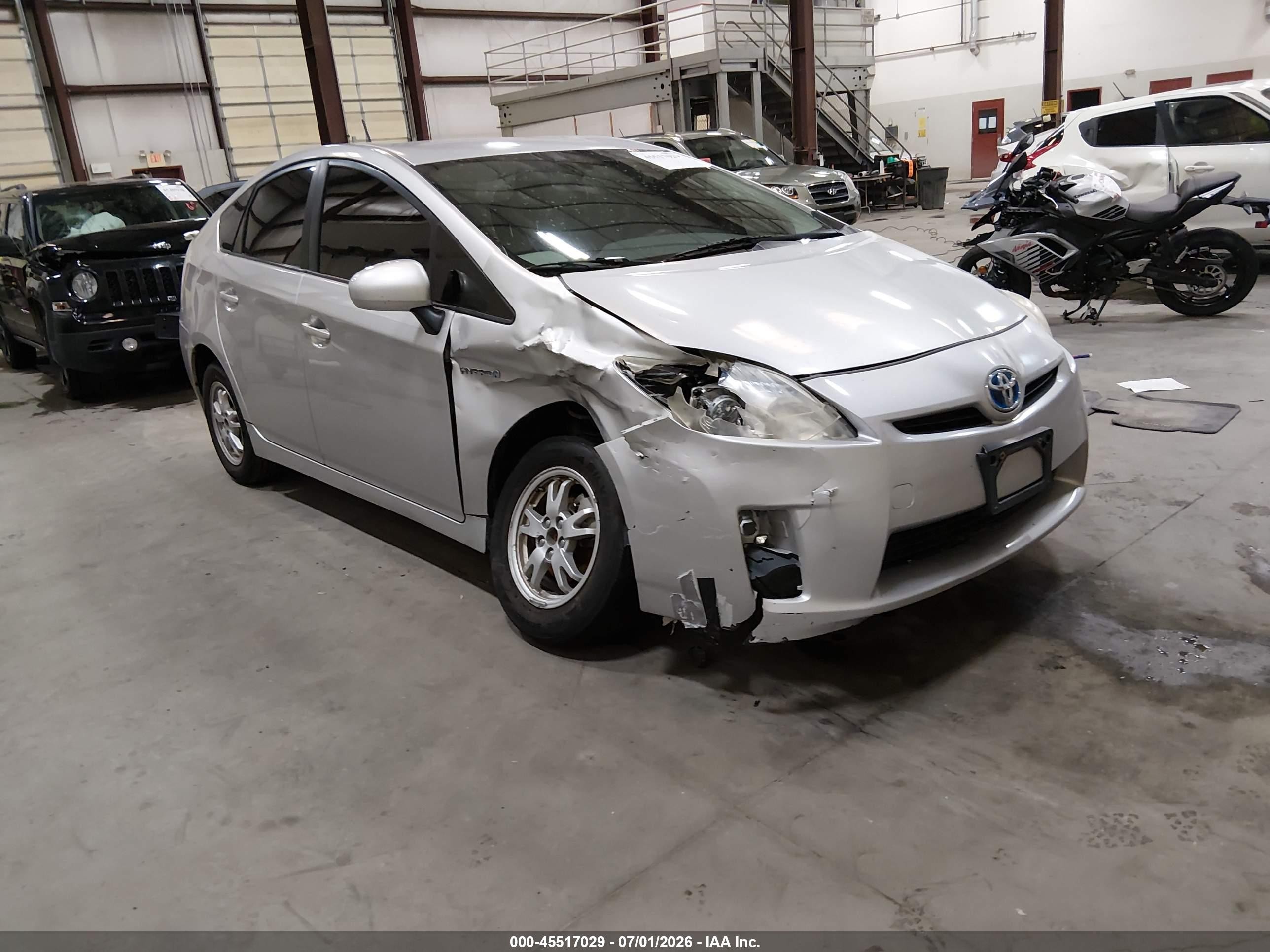 2010 Toyota Prius III, VIN JTDKN3DU2A0051736 — Front end
