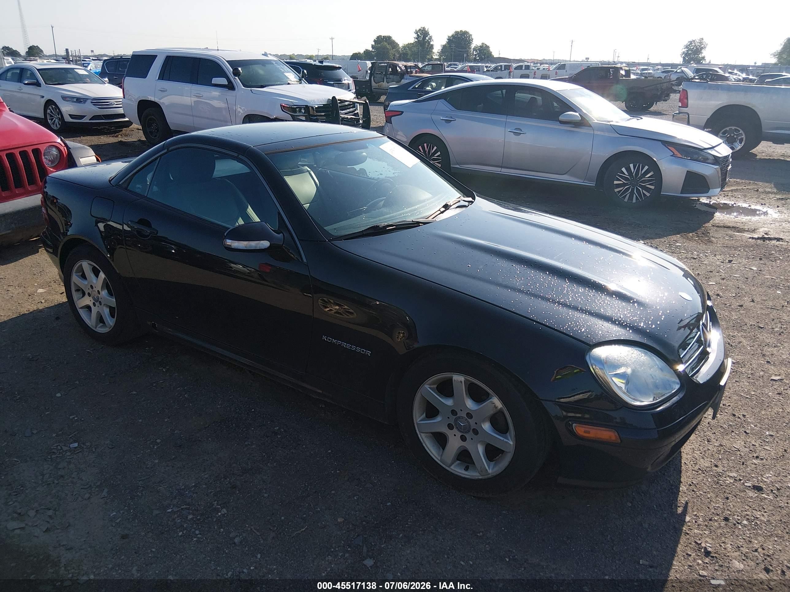 2002 Mercedes-Benz SLK 230 Kompressor, VIN WDBKK49F82F237982 — Front end