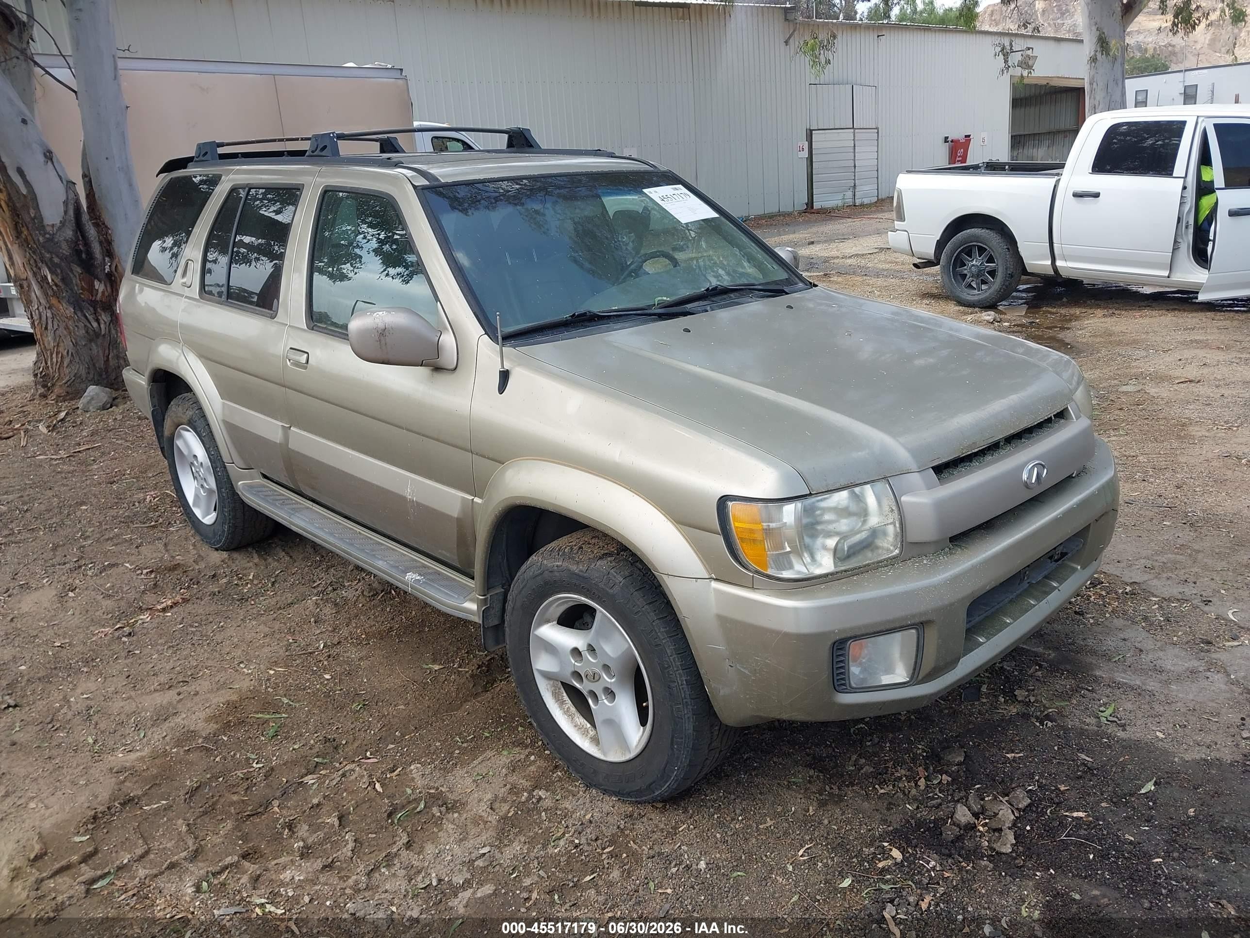 2002 Infiniti QX4 Luxury, VIN JNRDR09X62W210674 — Normal wear