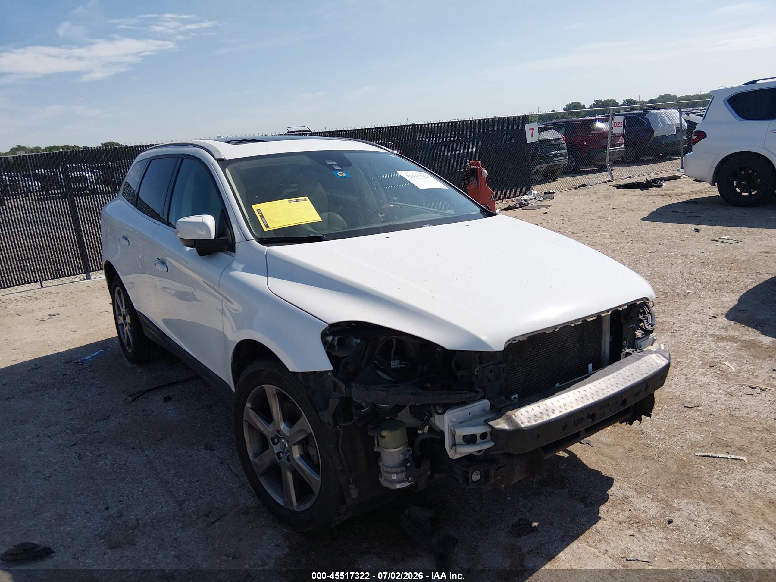 2013 Volvo XC60 3.2L, VIN YV4952DLXD2454031 — Front end