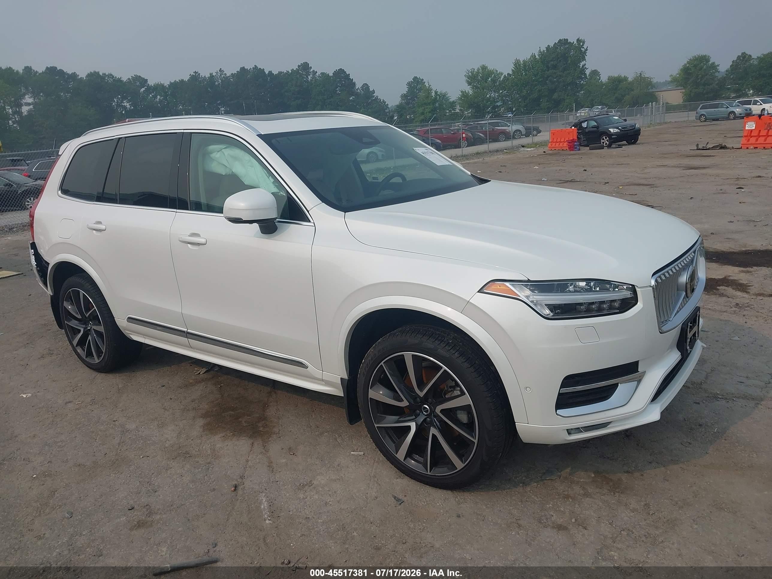 2024 Volvo XC90 Plus Bright Theme, VIN YV4062JE6R1195126 — Rear end