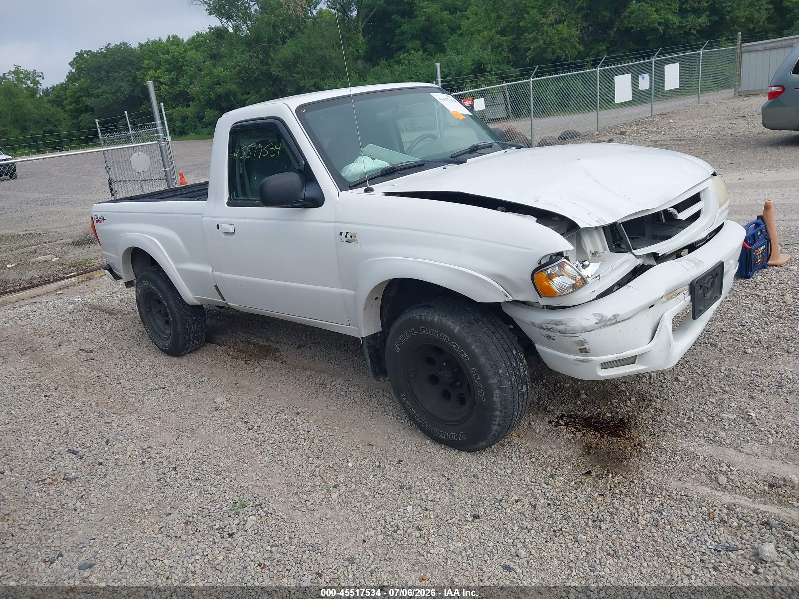 2002 Mazda B-Series DS, VIN 4F4YR12U52TM24751 — Перед