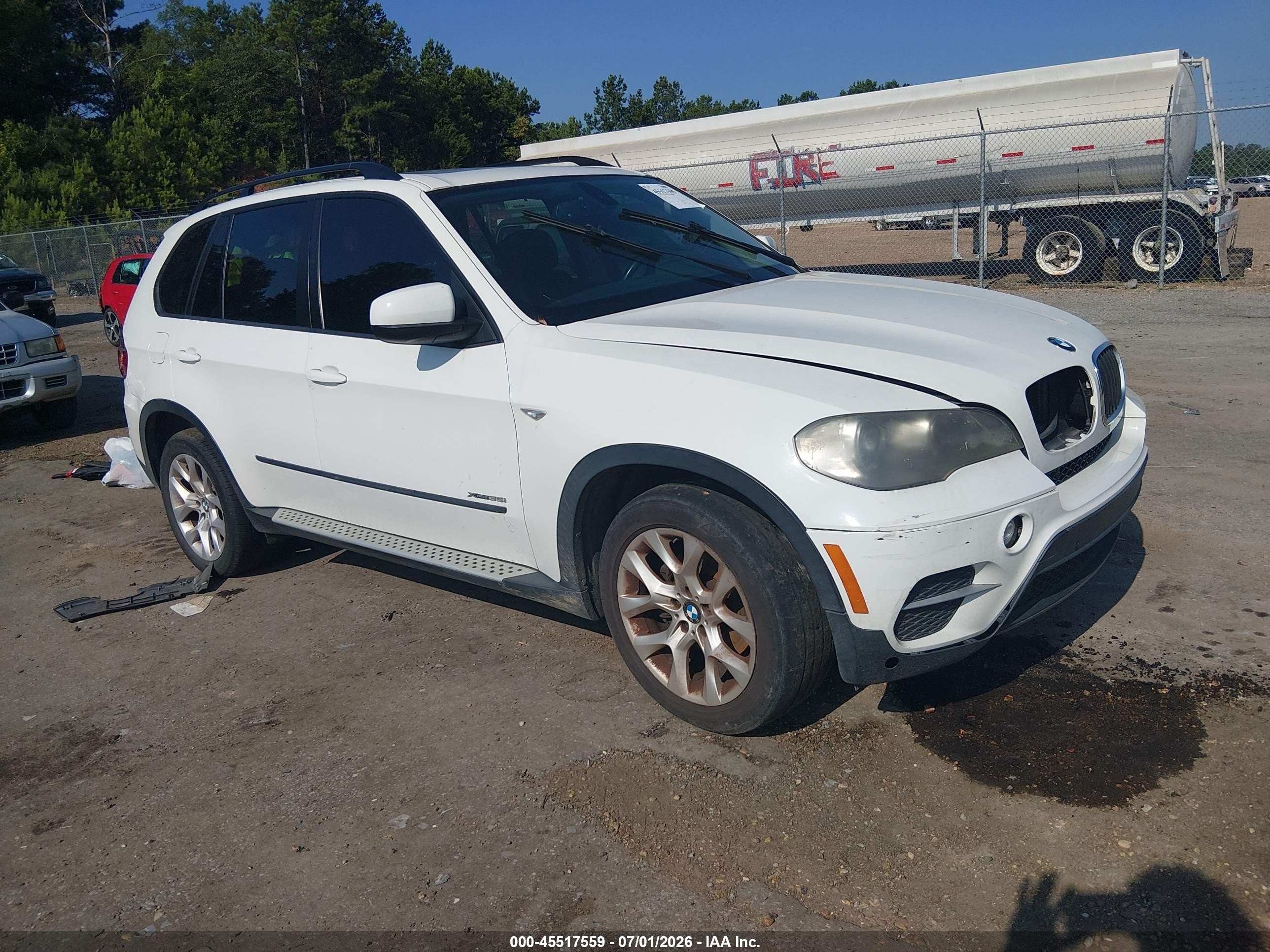 2011 BMW X5 35i, VIN 5UXZV4C53BL402442 — Front end