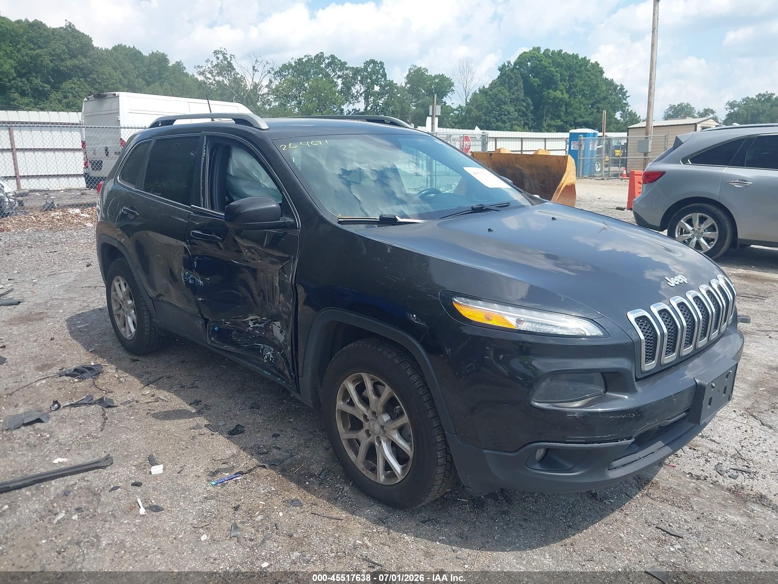 2016 Jeep Cherokee Latitude, VIN 1C4PJMCB7GW122118 — Repossession