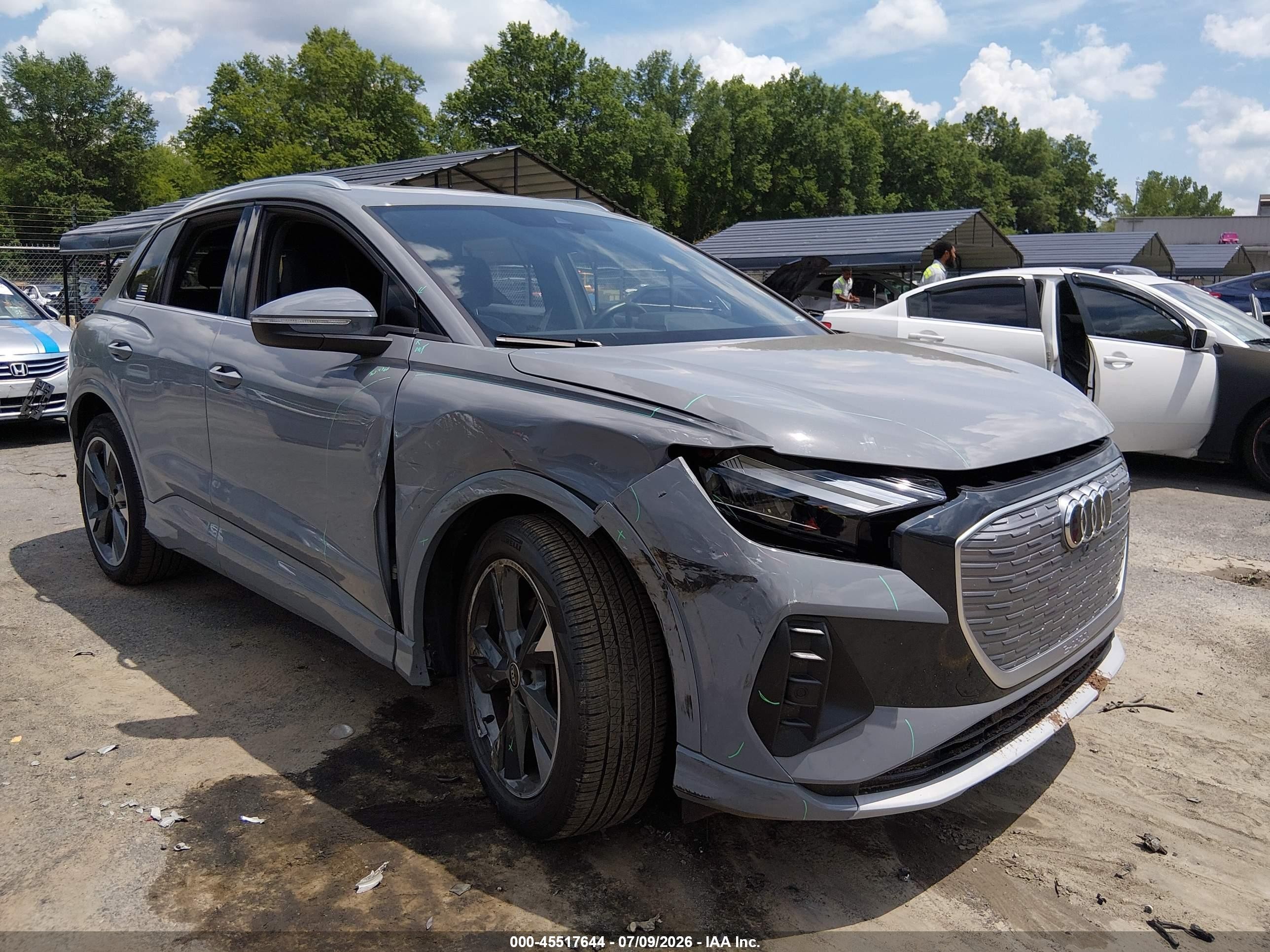 2022 Audi Q4 e-tron Premium Plus, VIN WA1H2BFZ9NP030427 — Перед