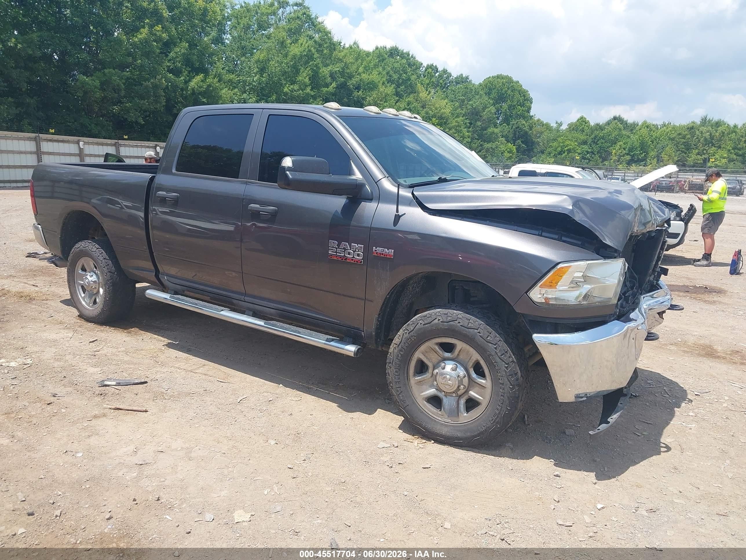 2015 Ram 2500 Tradesman, VIN 3C6UR5CJ1FG587863 — Перед