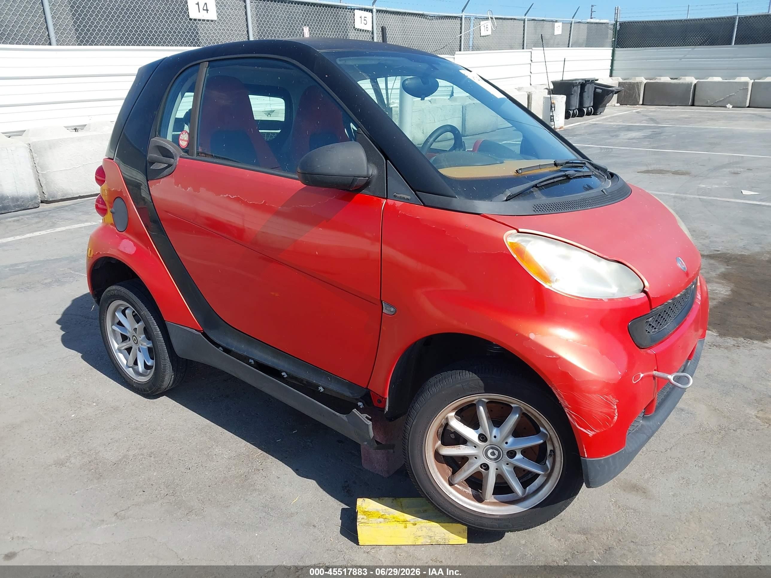 2008 Smart fortwo Pure, VIN WMEEJ31X88K190731 — Бок