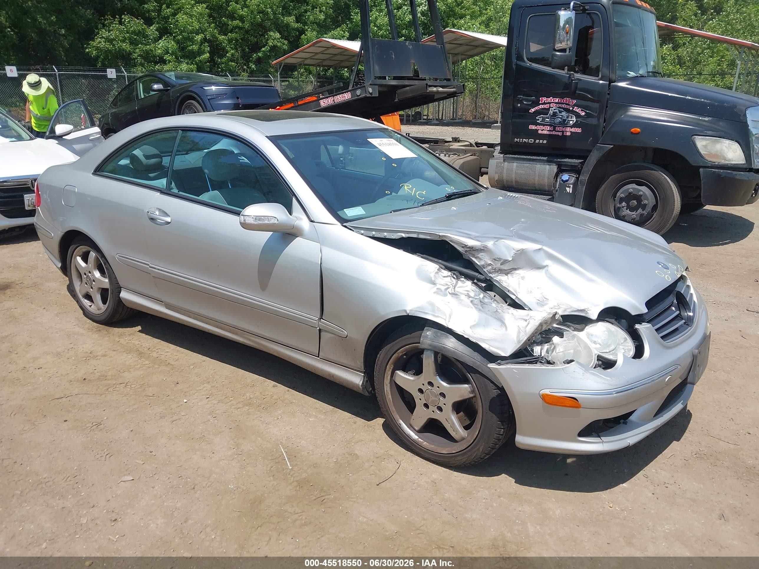2003 Mercedes-Benz CLK 500, VIN WDBTJ75J83F053310 — Front end