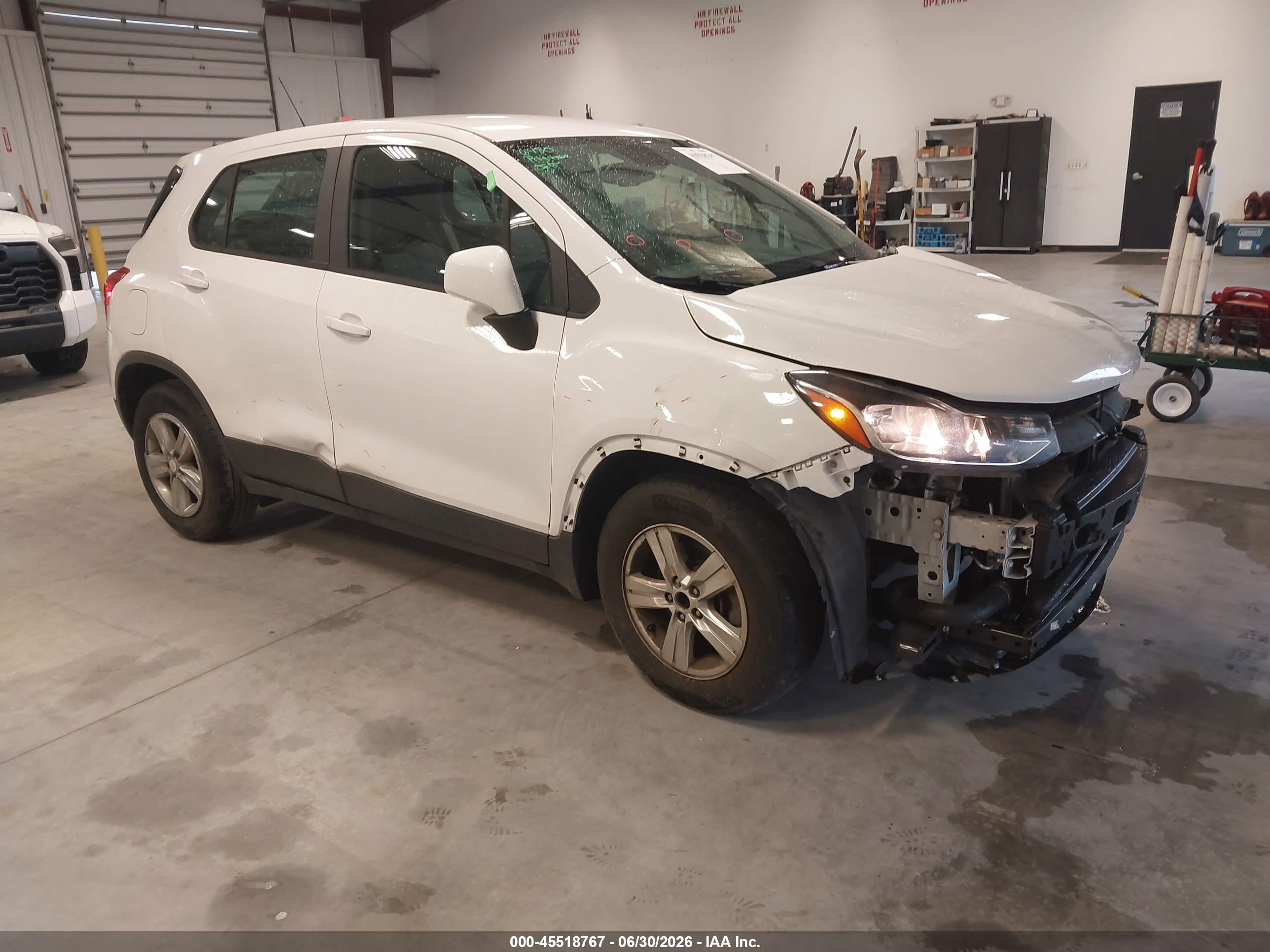 2019 Chevrolet Trax LS, VIN 3GNCJKSB9KL201090 — Front end